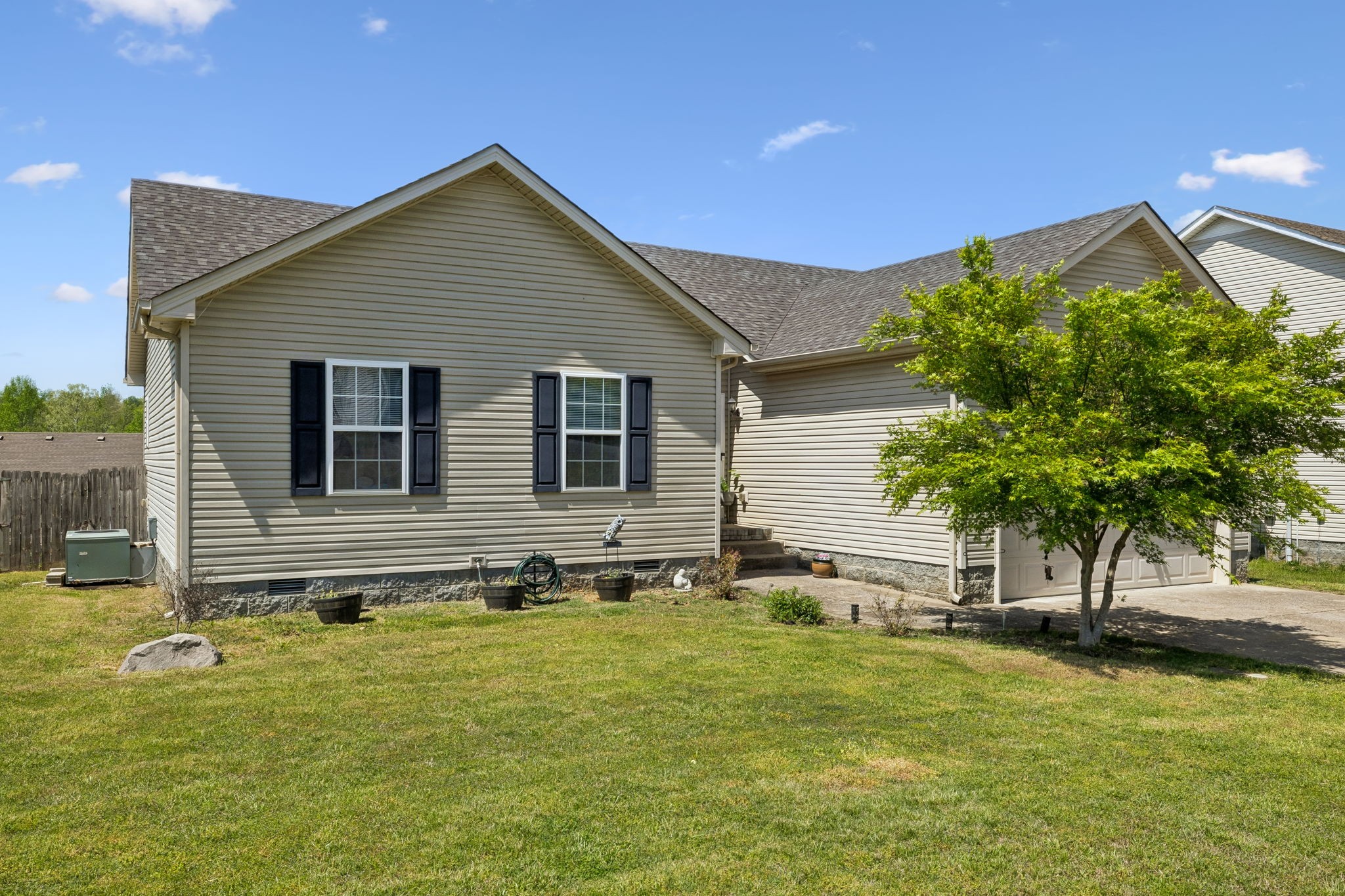 1388 Constitution Dr Property Photo 3