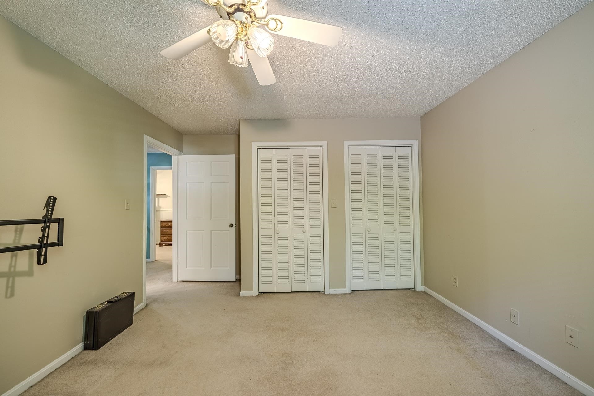 101 Bob St Property Photo 23