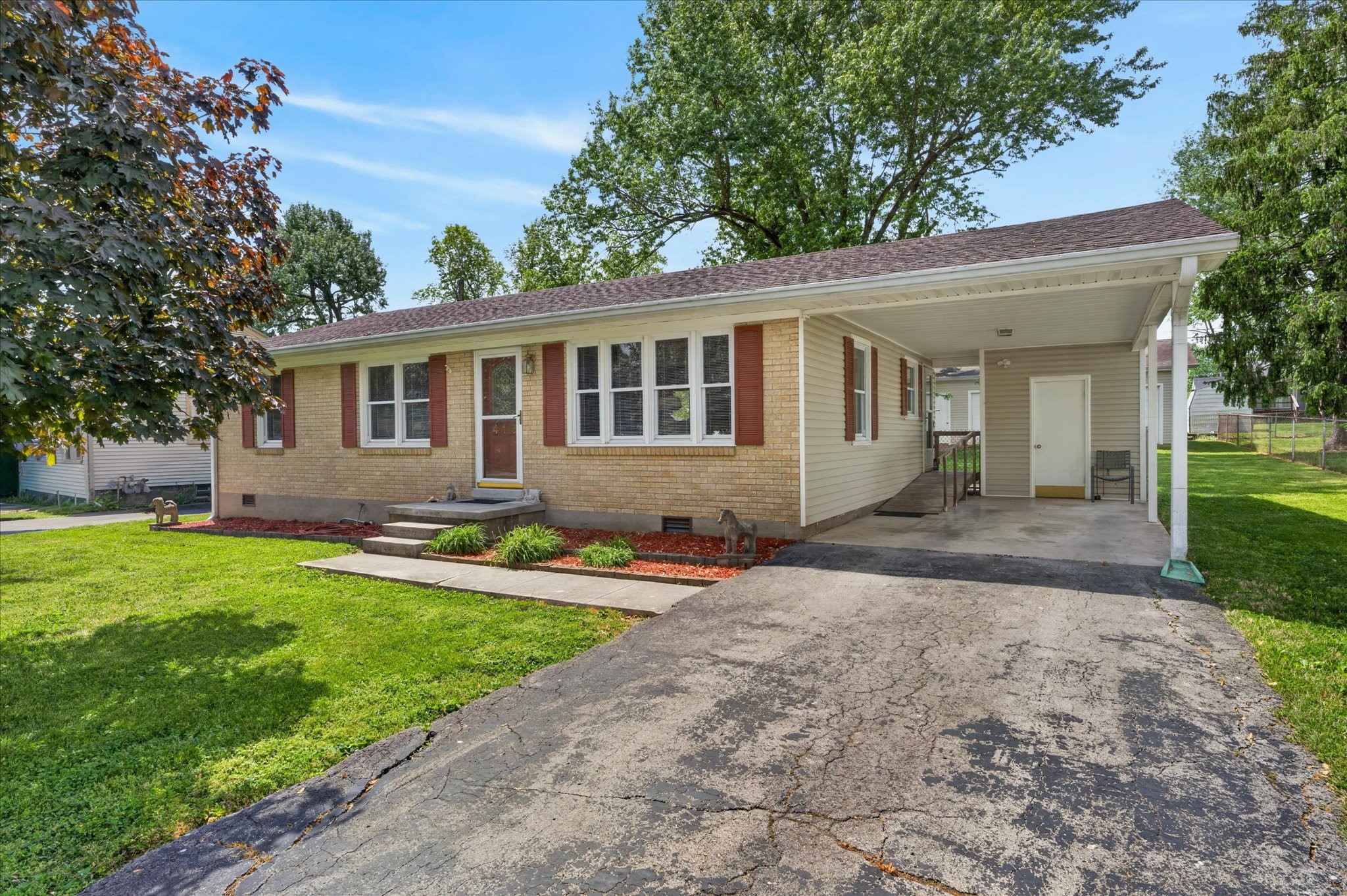 415 Elaine Dr Property Photo 1