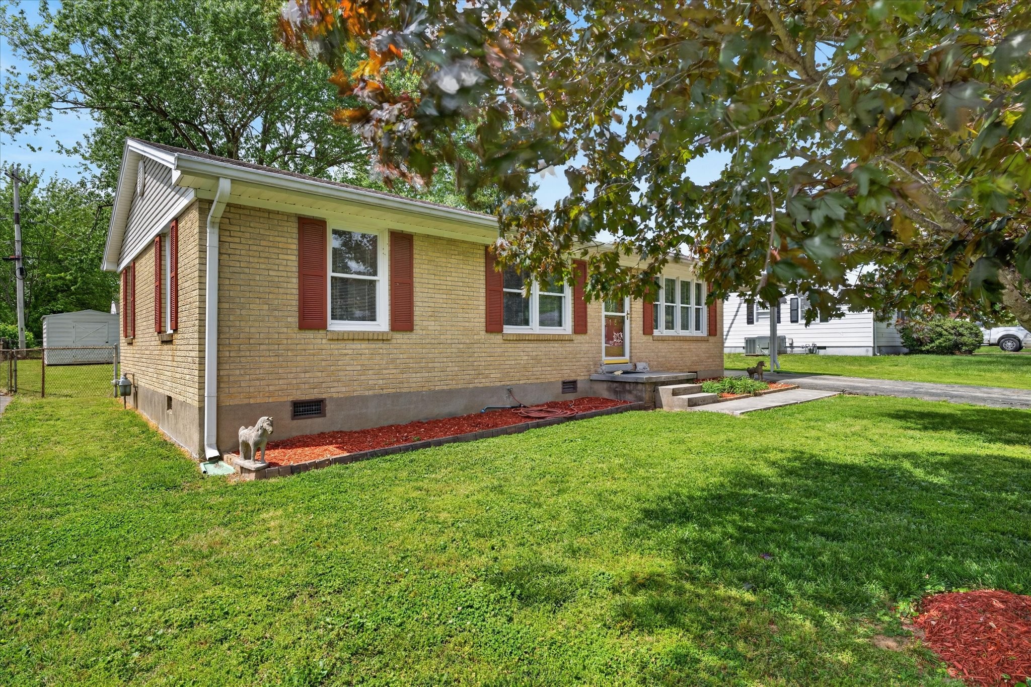415 Elaine Dr Property Photo 2
