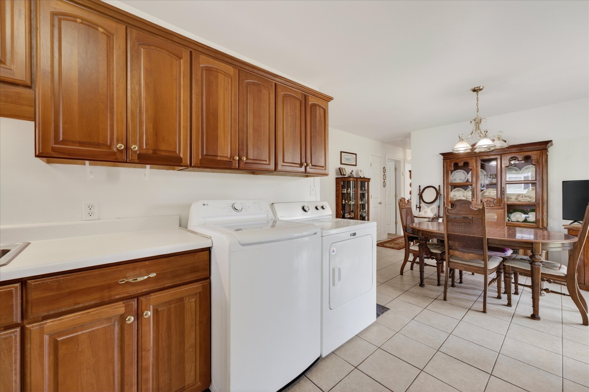 415 Elaine Dr Property Photo 23