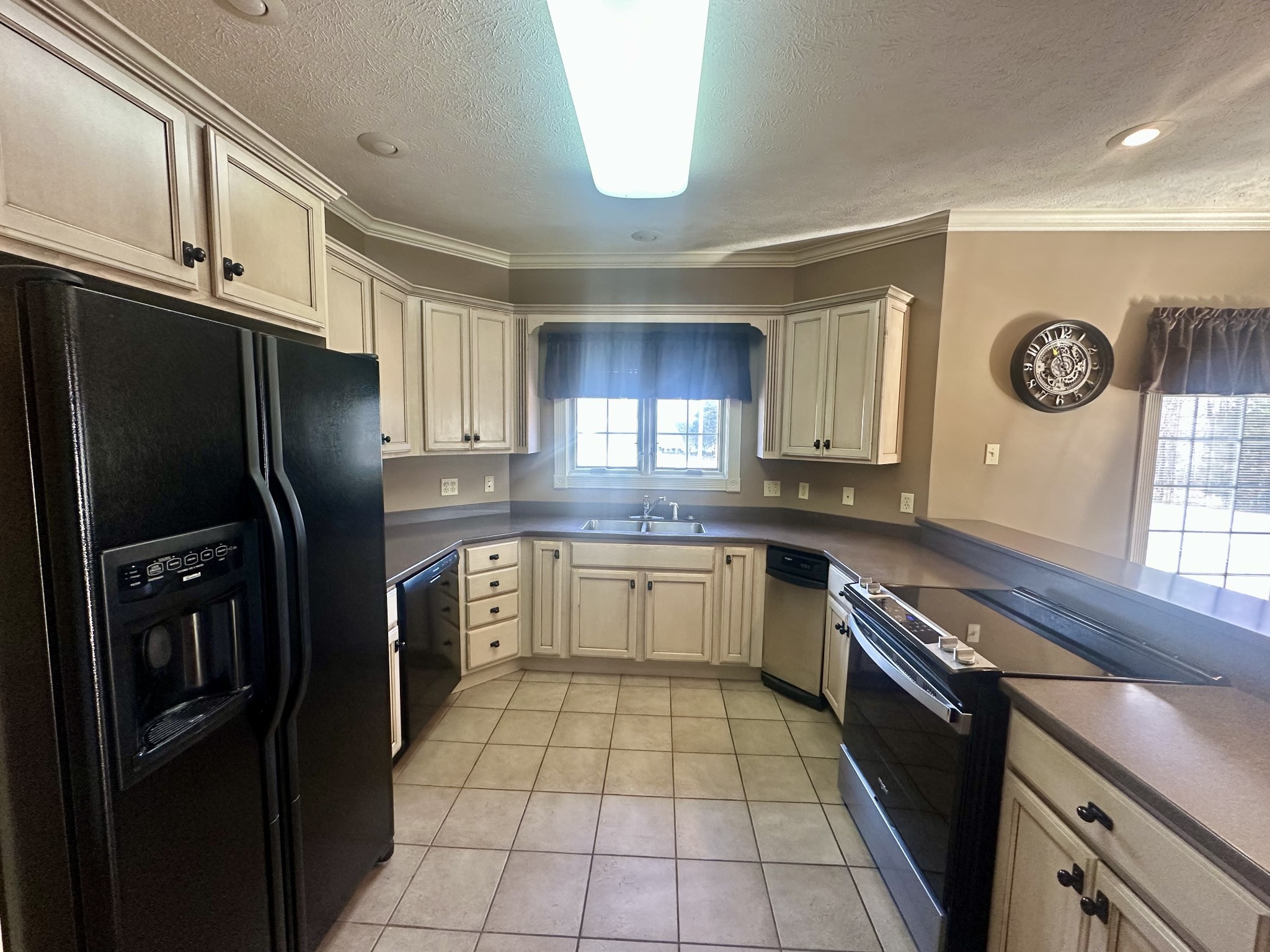 25 Max Dr Property Photo 7