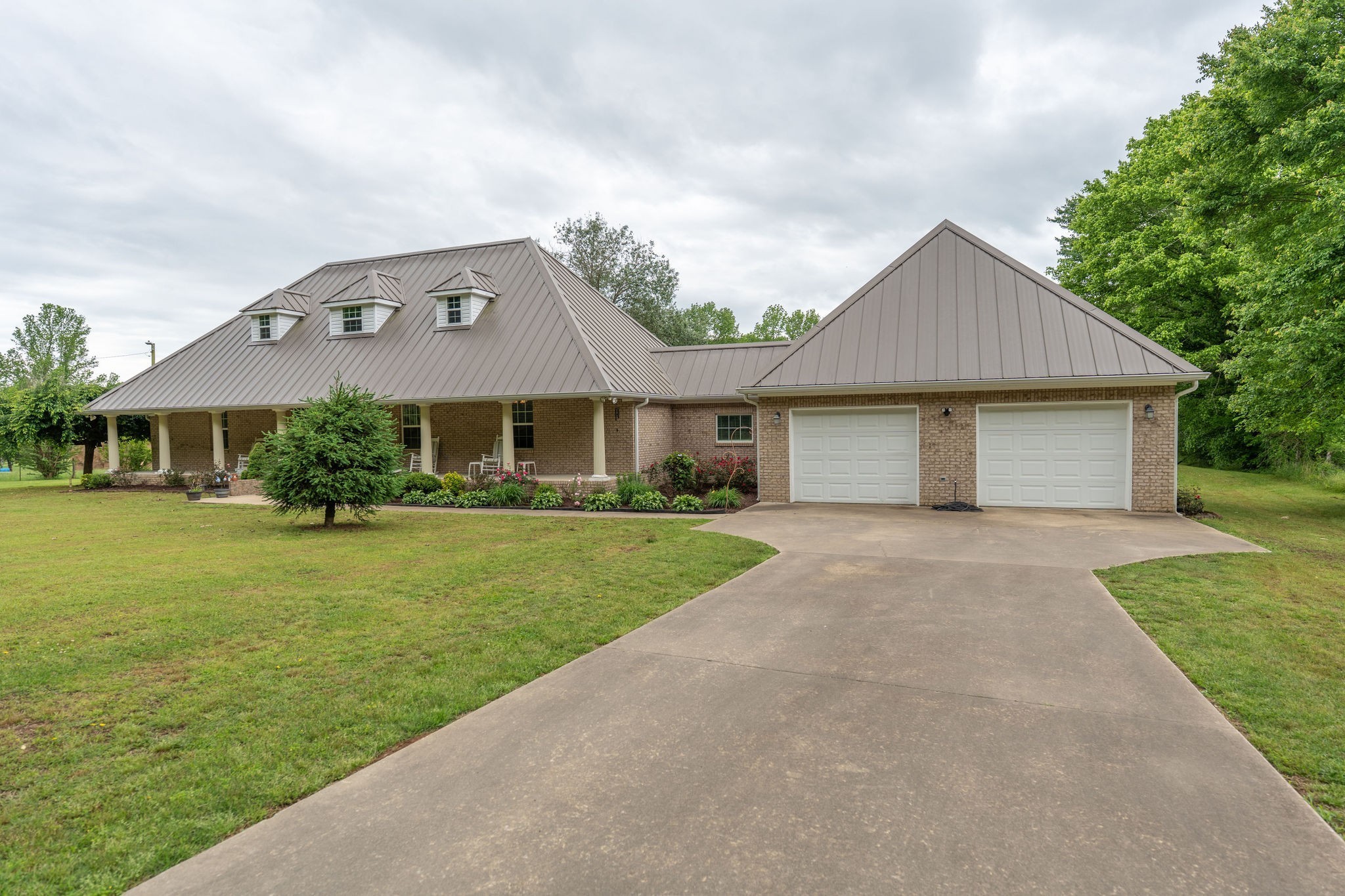 8276 Middle Butler Rd Property Photo 1