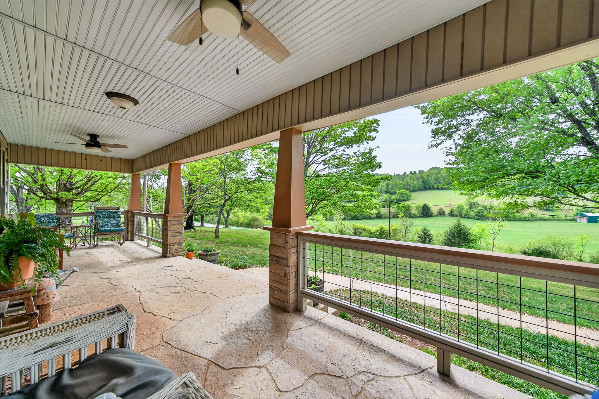 7400 Franks Ferry Rd Property Photo 1