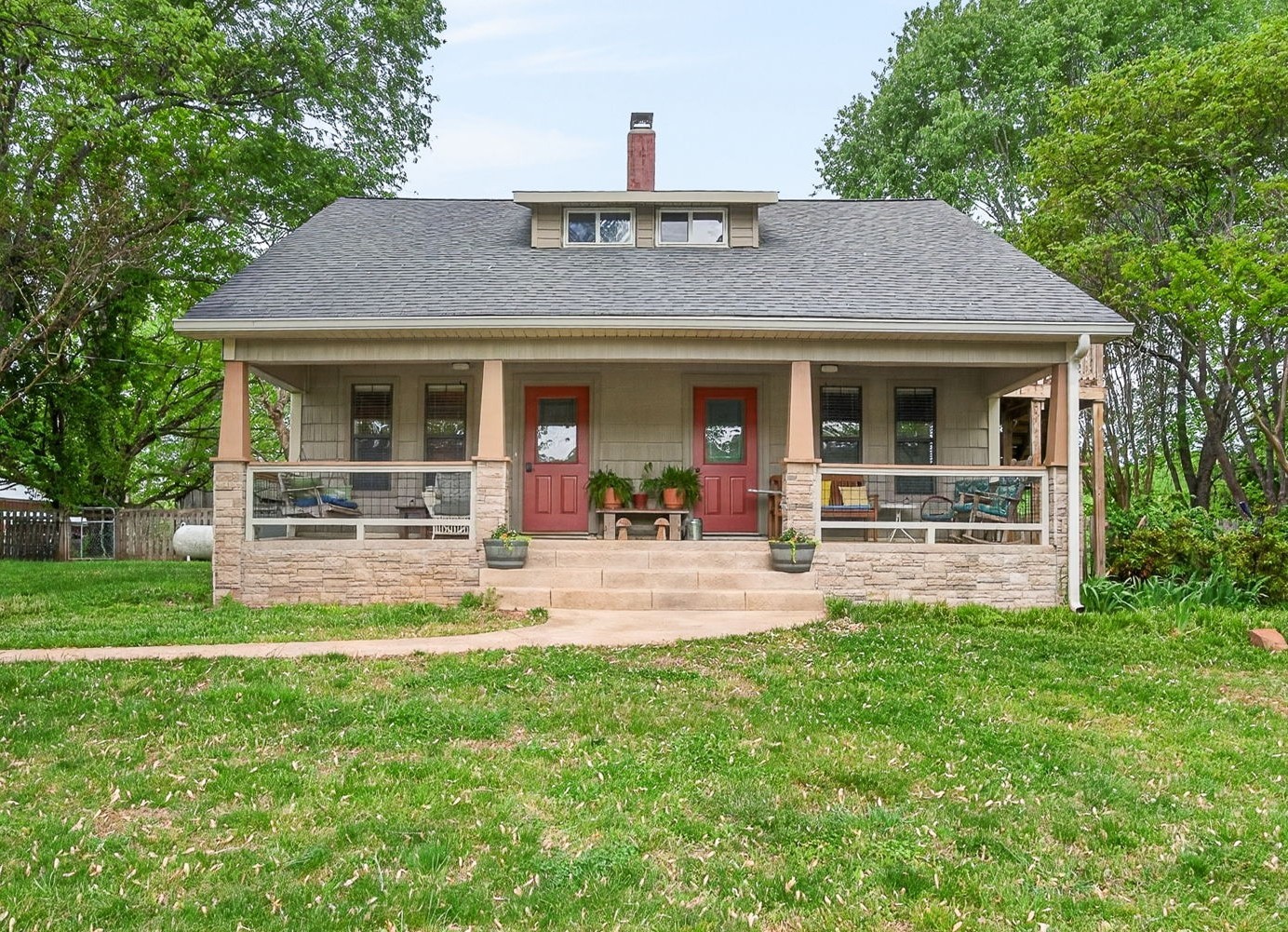 7400 Franks Ferry Rd Property Photo 2