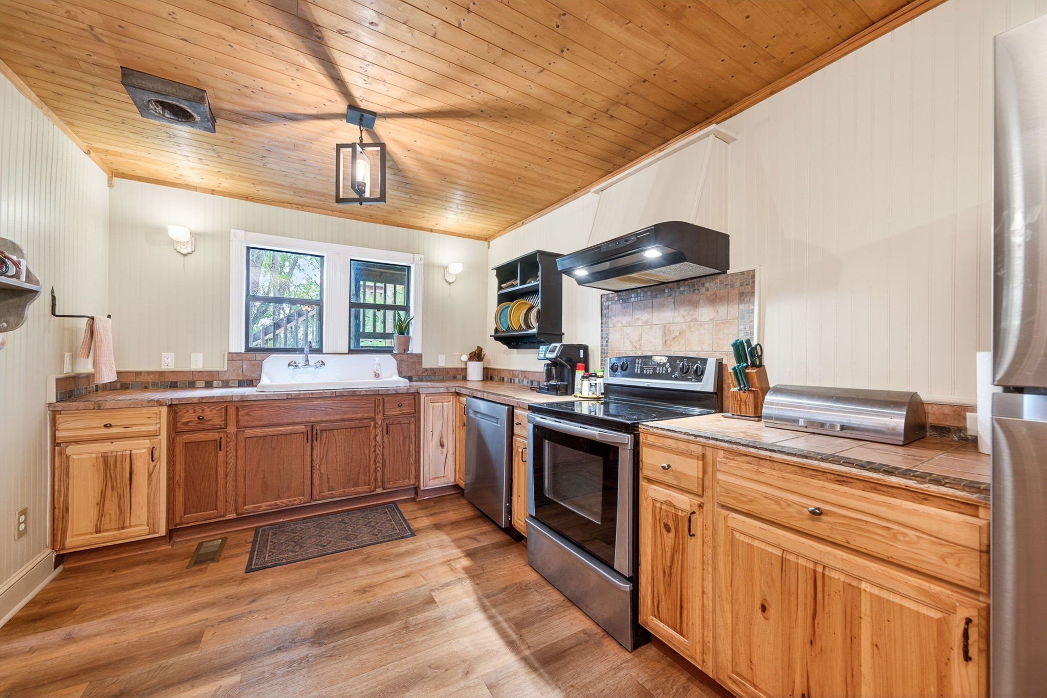 7400 Franks Ferry Rd Property Photo 15