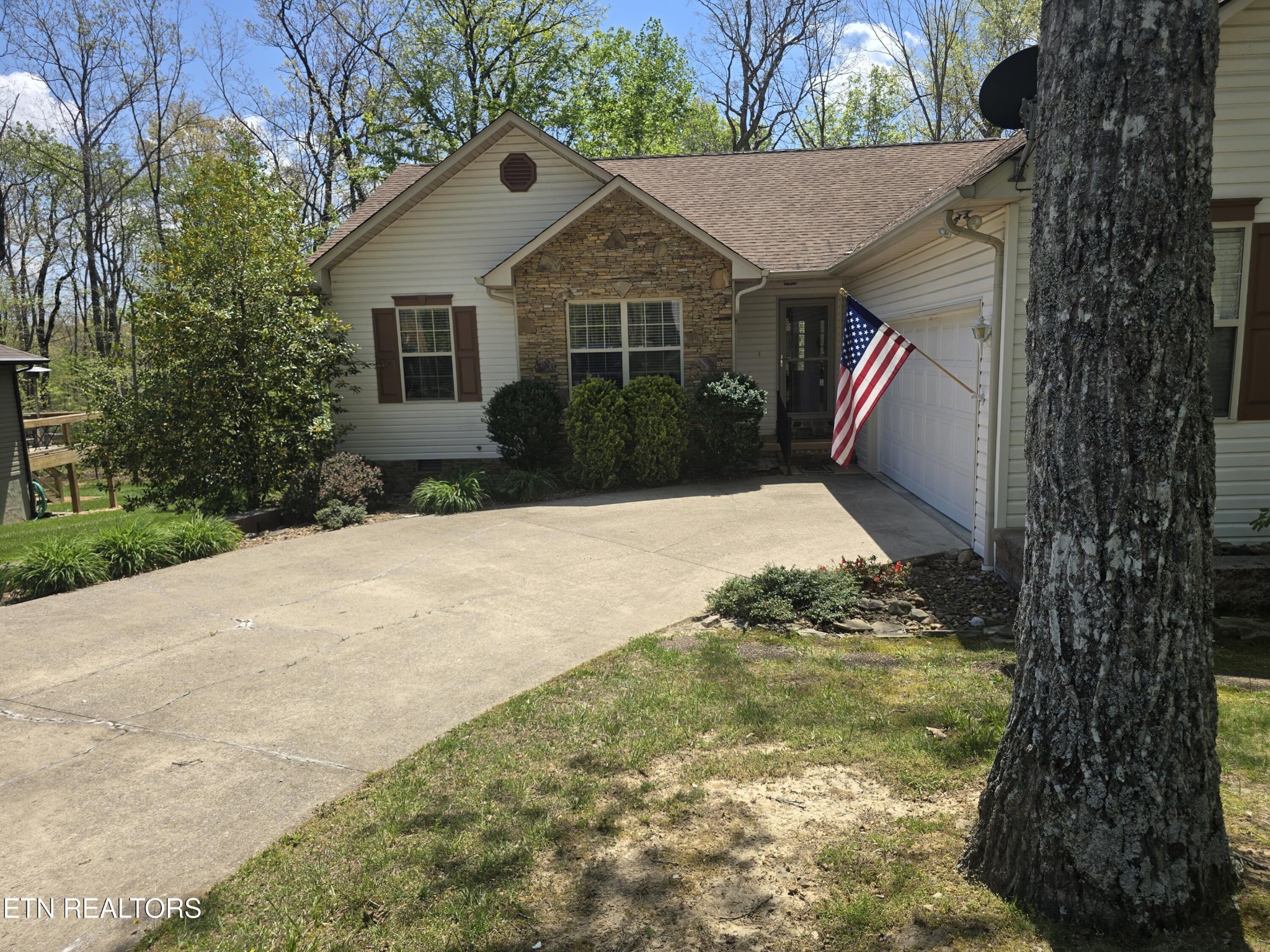 106 Lafayette Point Property Photo 1