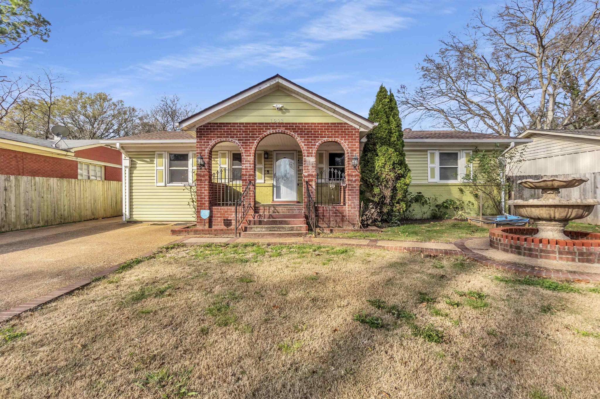 1903 Capri Rd Property Photo 1