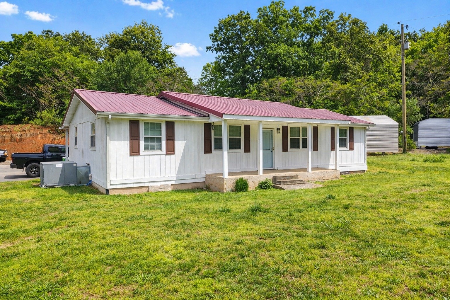 182 Rogers Ln Property Photo 2
