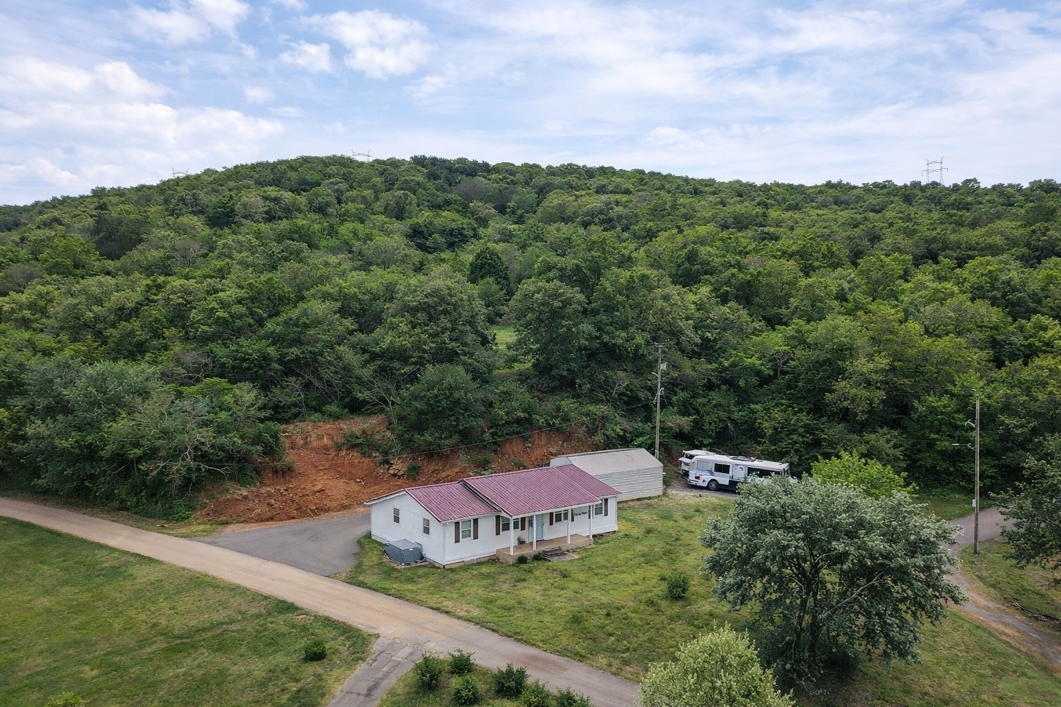 182 Rogers Ln Property Photo 4