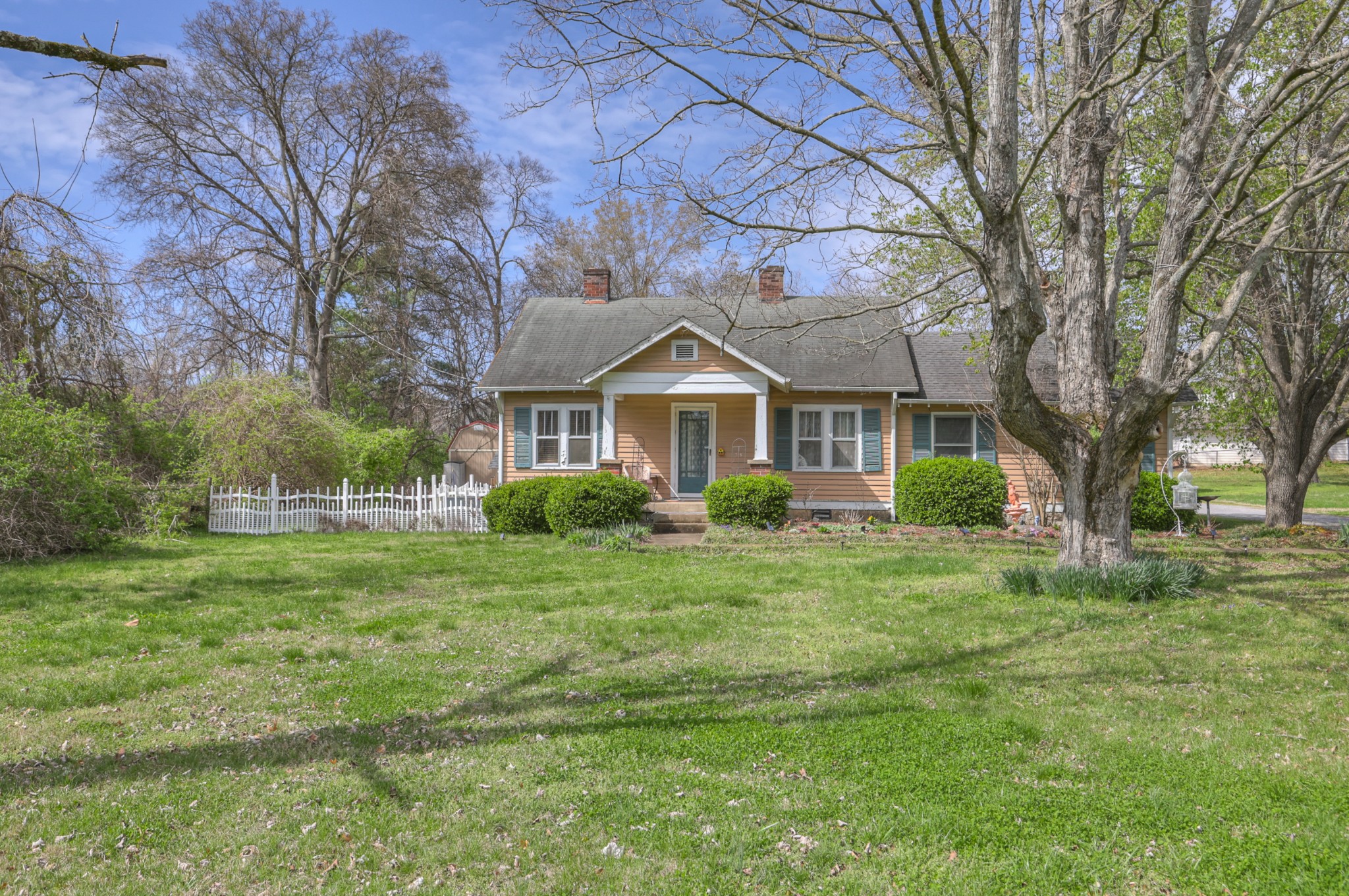 7114 Old Harding Pike Property Photo 1