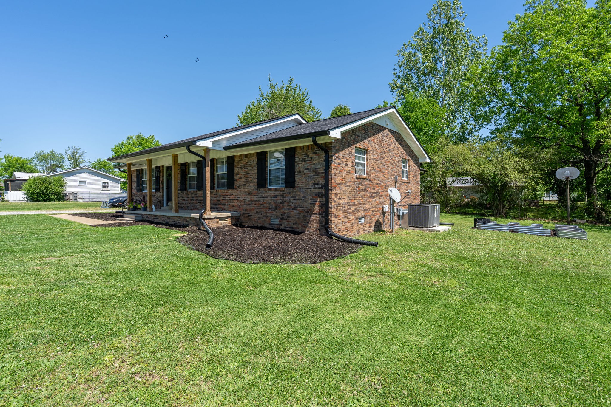 709 Windsor Ave Property Photo 4