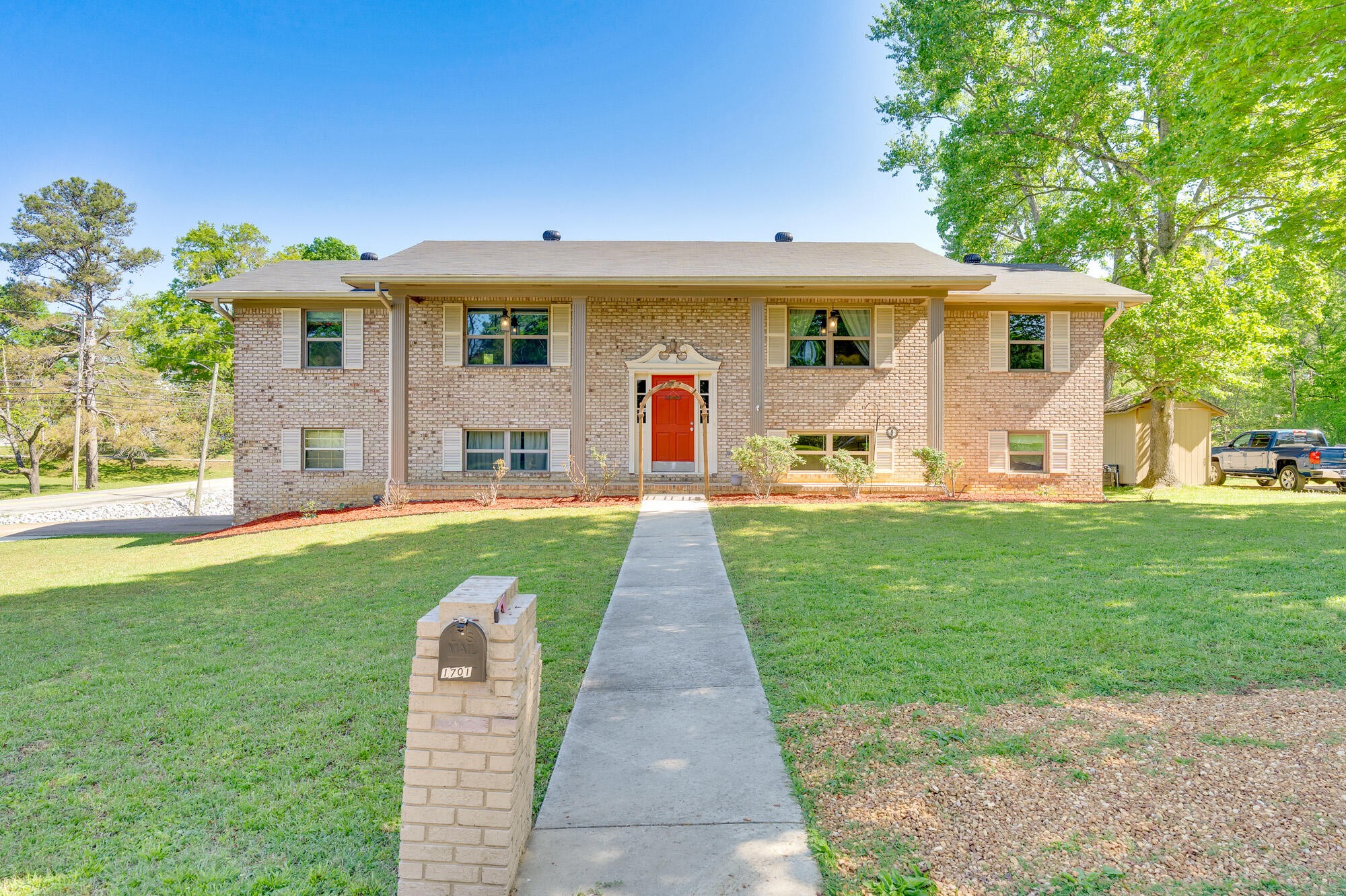 1701 Ray Jo Circle