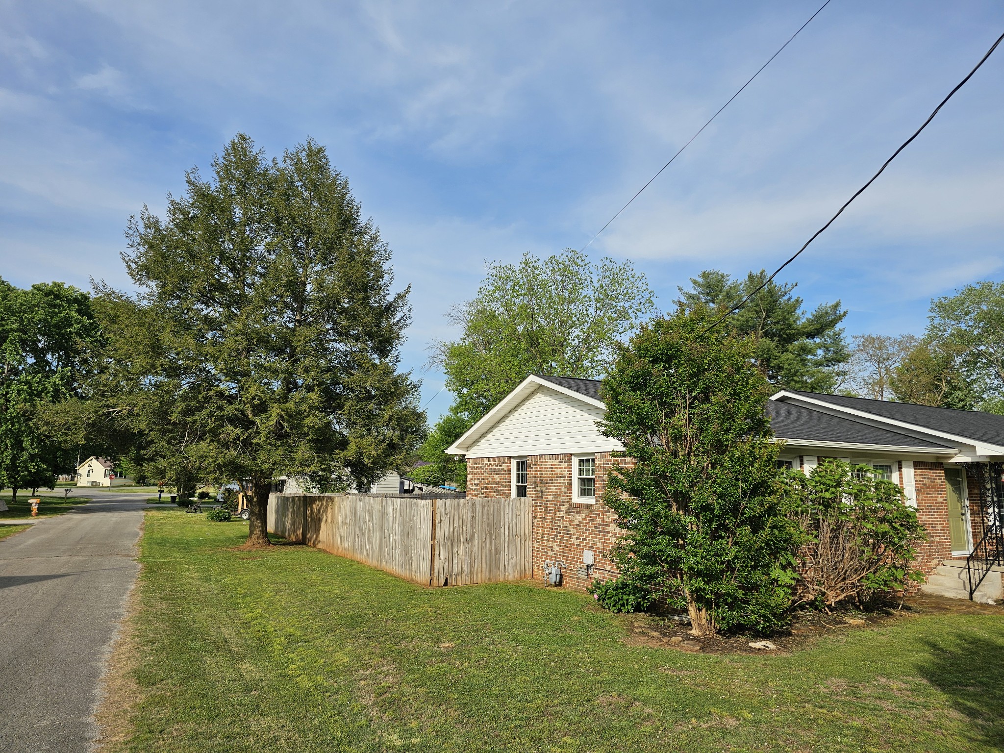 106 Willow St, N Property Photo 4