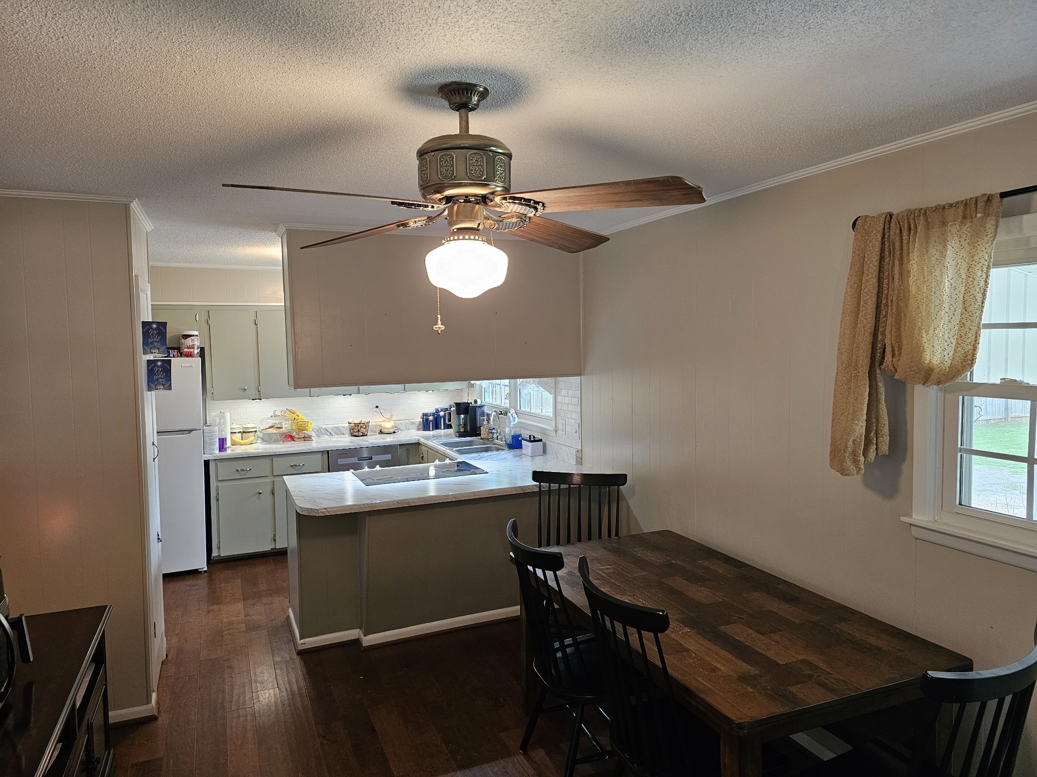 106 Willow St, N Property Photo 5