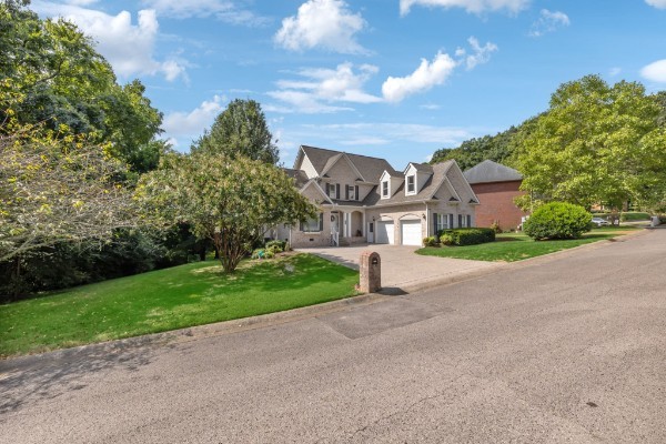 2701 N Highlands Dr Property Photo 4