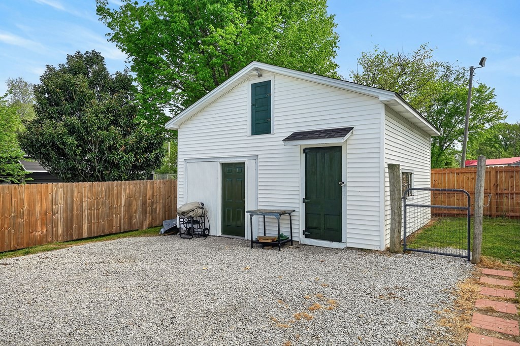 105 Roberts St Property Photo 46
