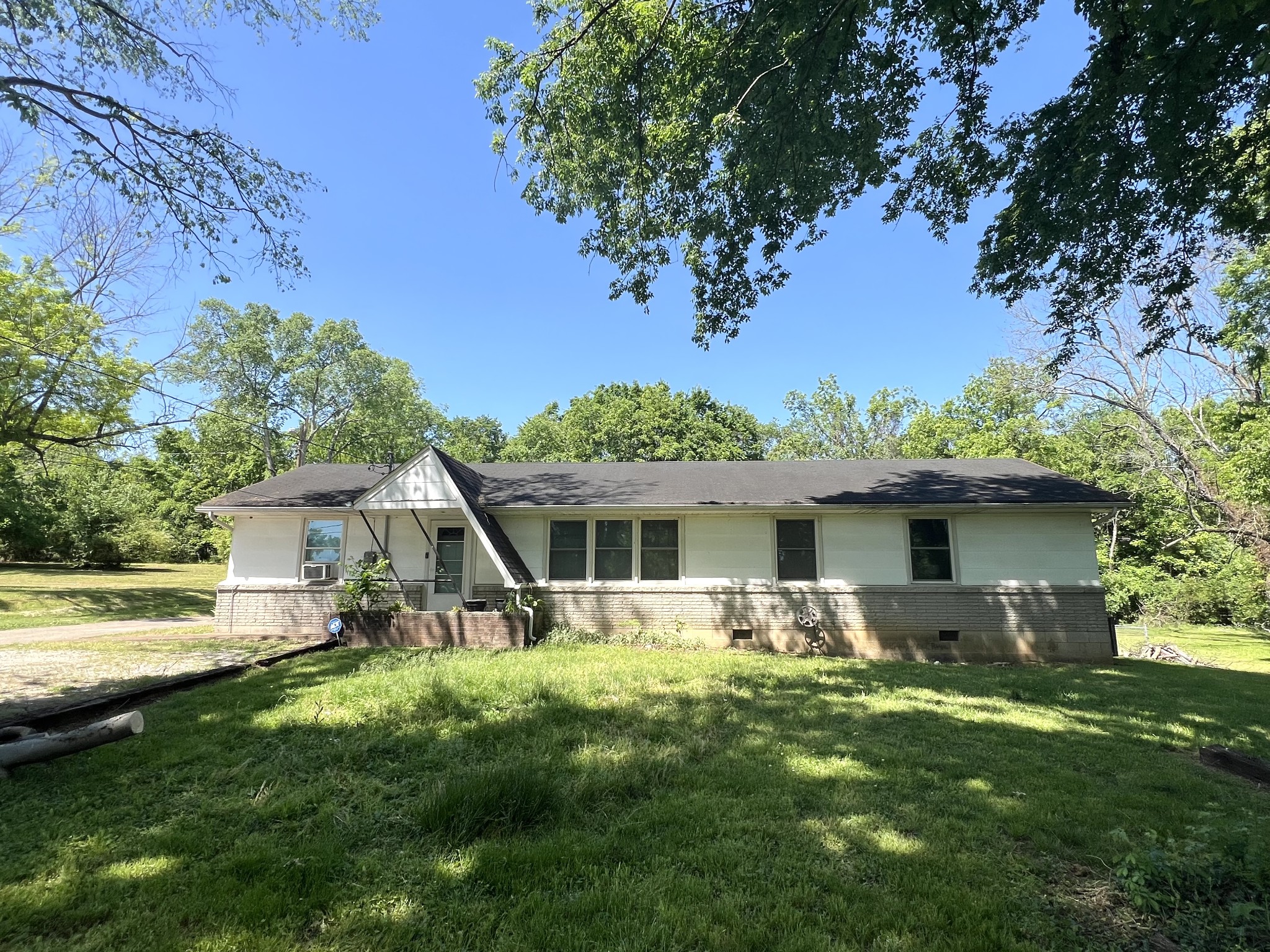 827 Wren Rd