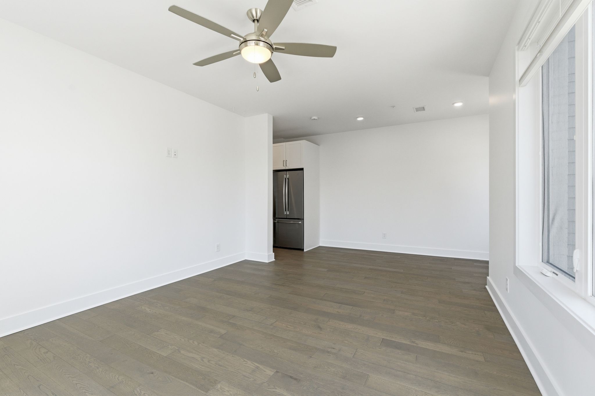 1041 E Trinity Ln Property Photo 17