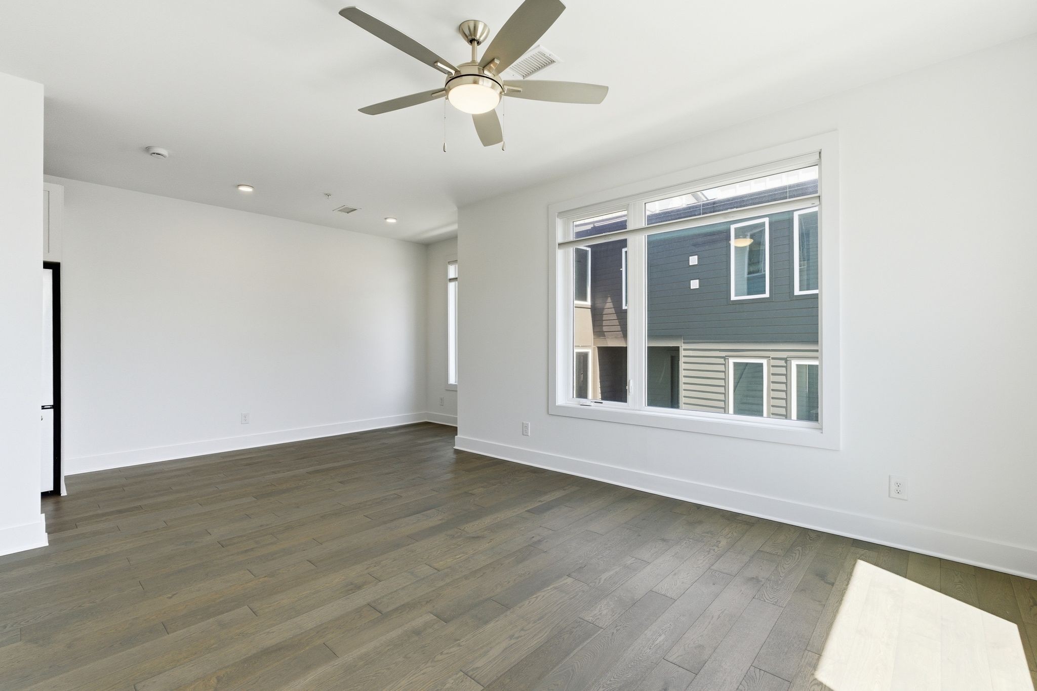 1041 E Trinity Ln Property Photo 18