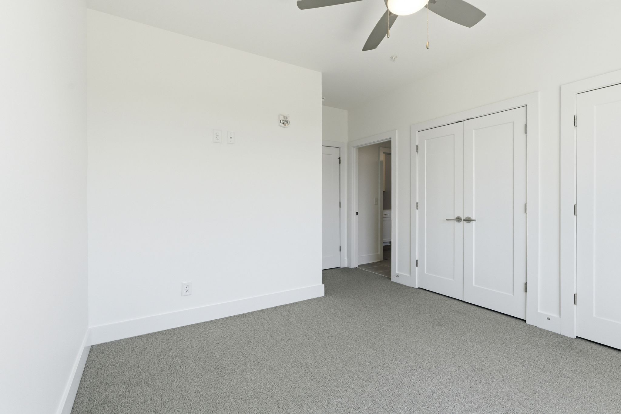 1041 E Trinity Ln Property Photo 21