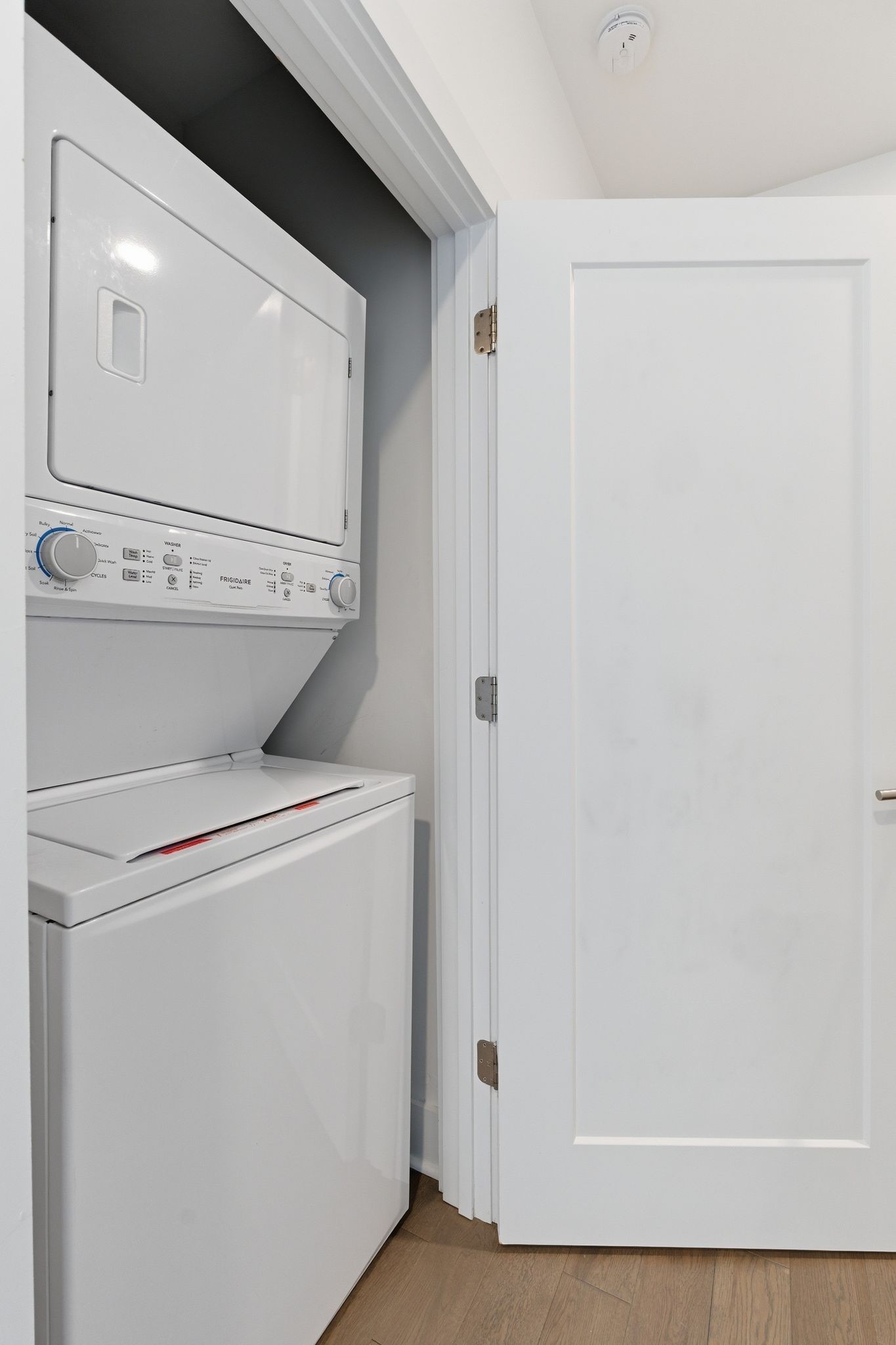1041 E Trinity Ln Property Photo 25