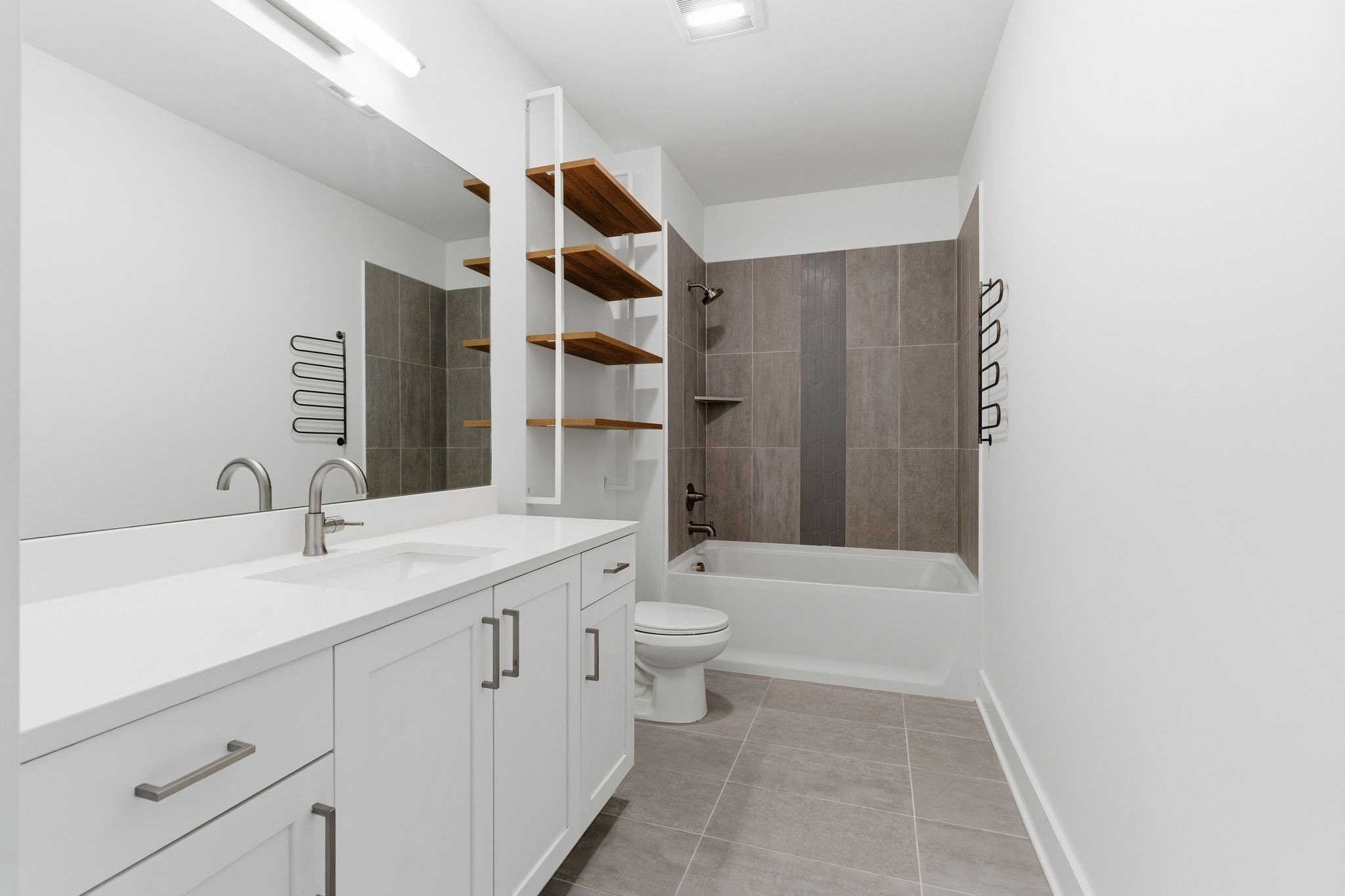 1041 E Trinity Ln Property Photo 27
