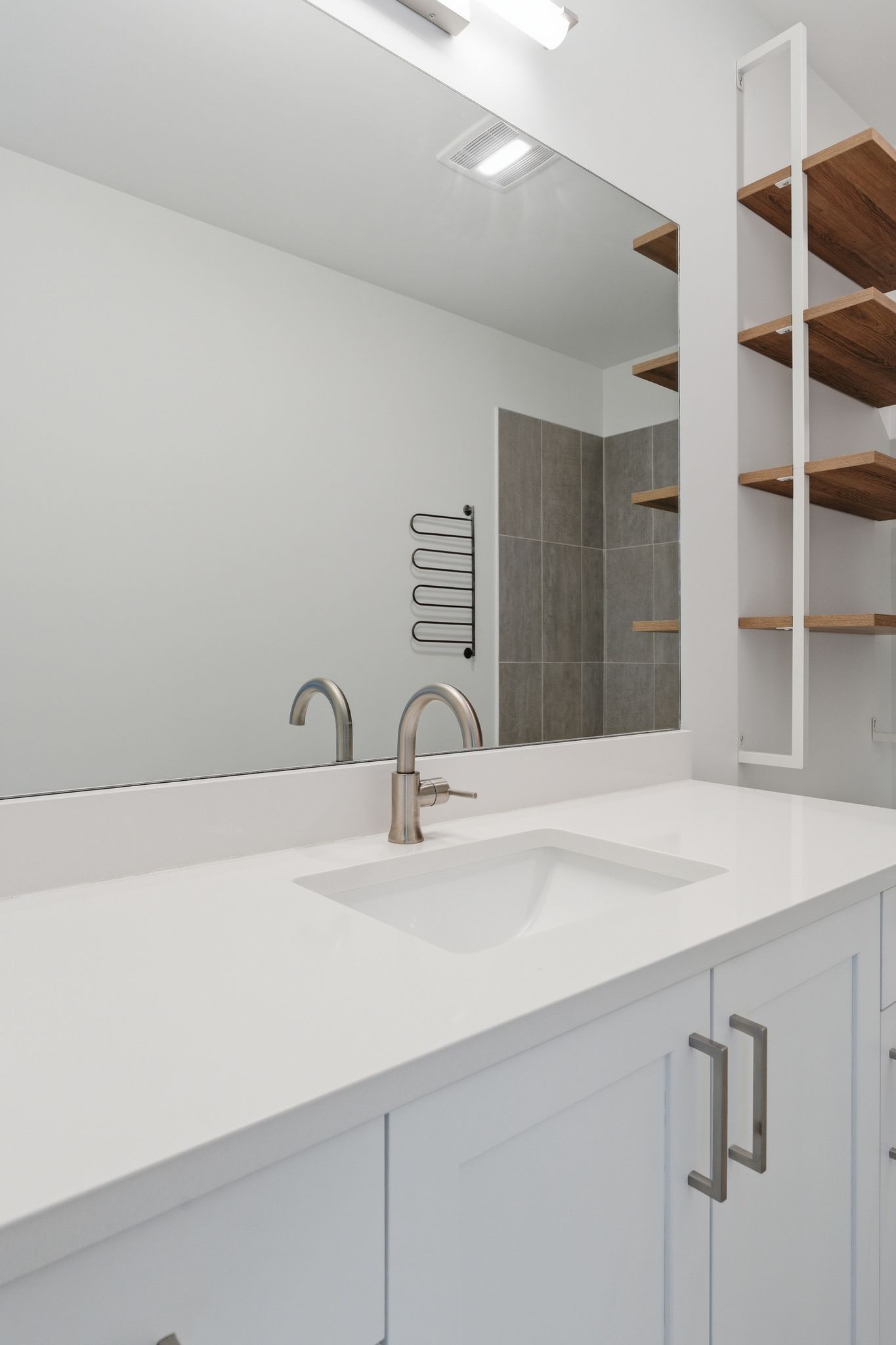 1041 E Trinity Ln Property Photo 29