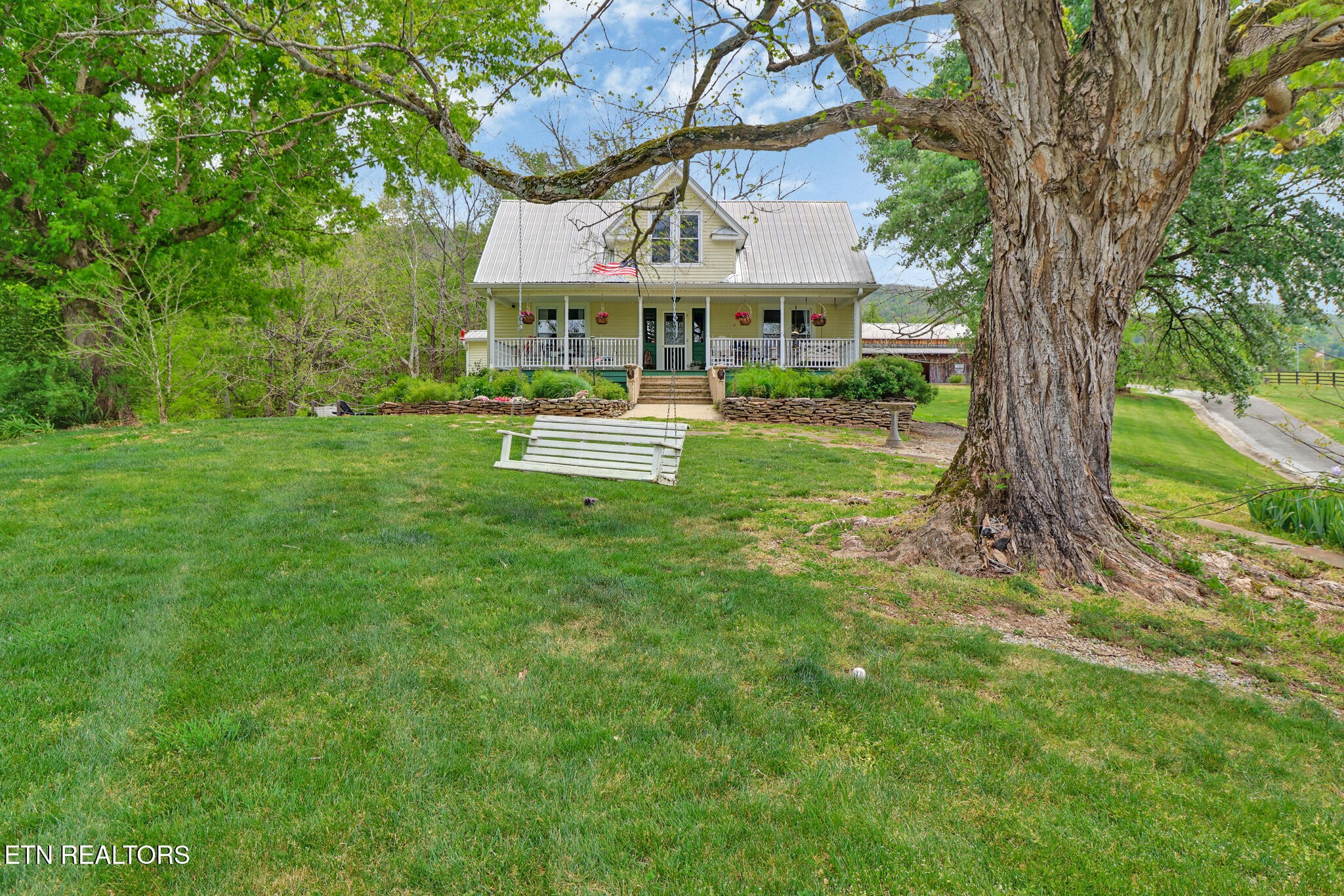 9988 Upper East Valley Rd Property Photo 1