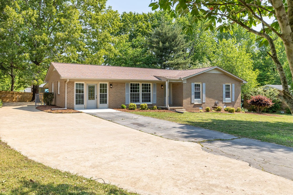 1606 Whippoorwill Dr Property Photo 1