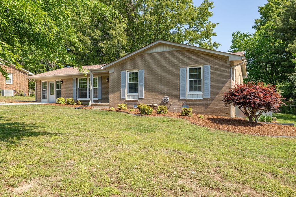 1606 Whippoorwill Dr Property Photo 1