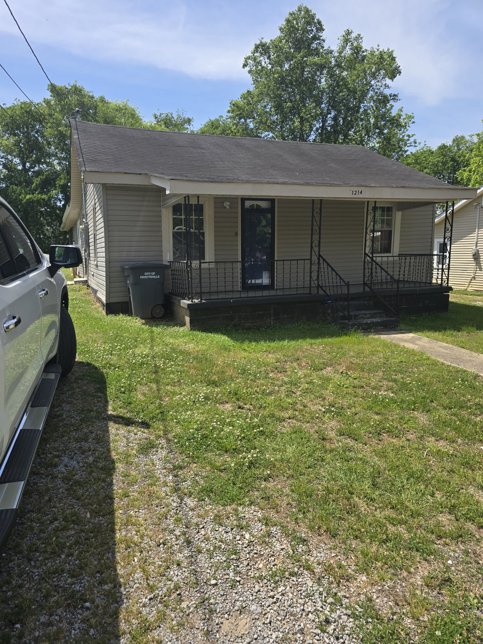 1214 Locust St Property Photo 1