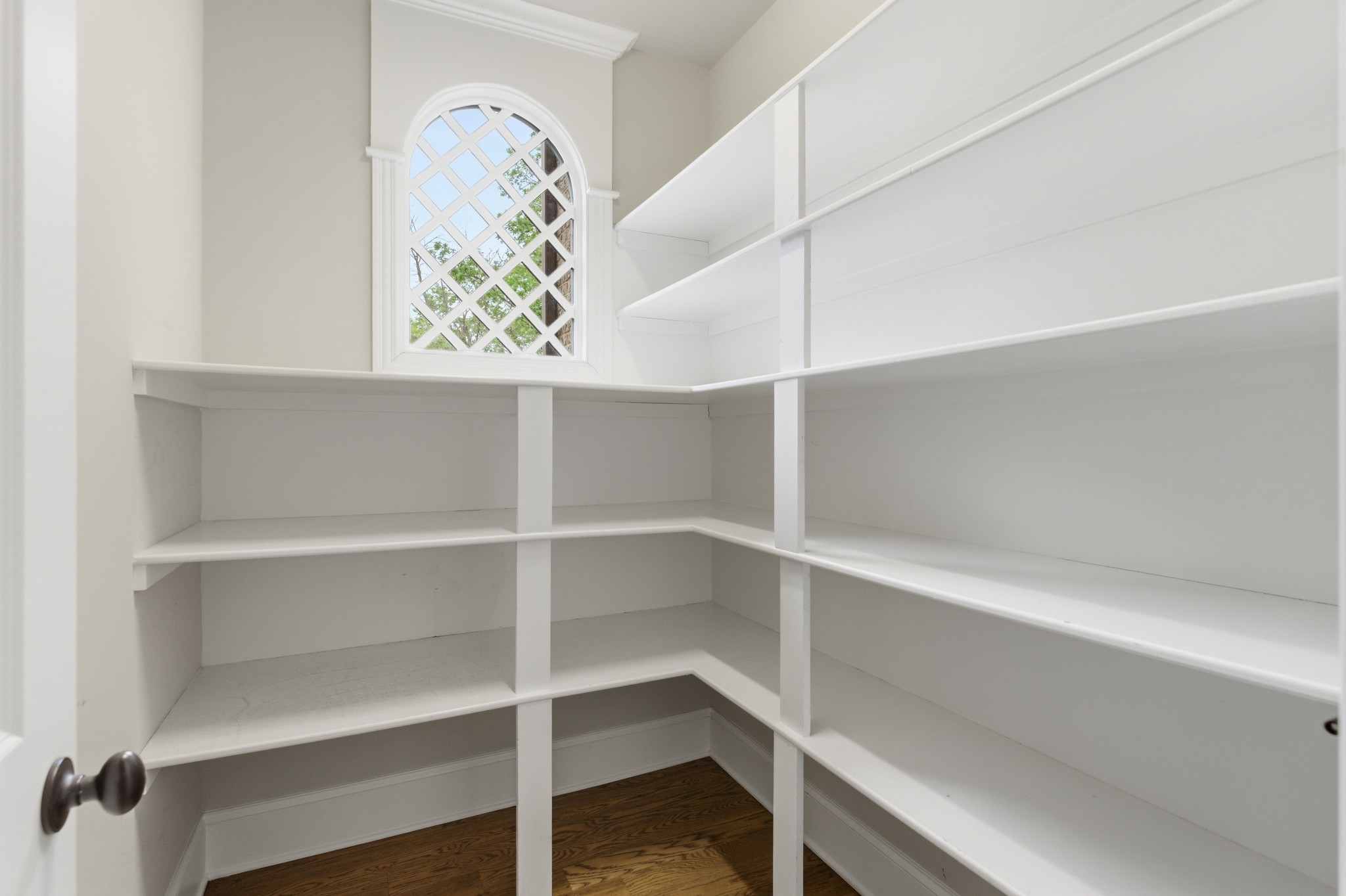 1024 Redmond Ct Property Photo 14