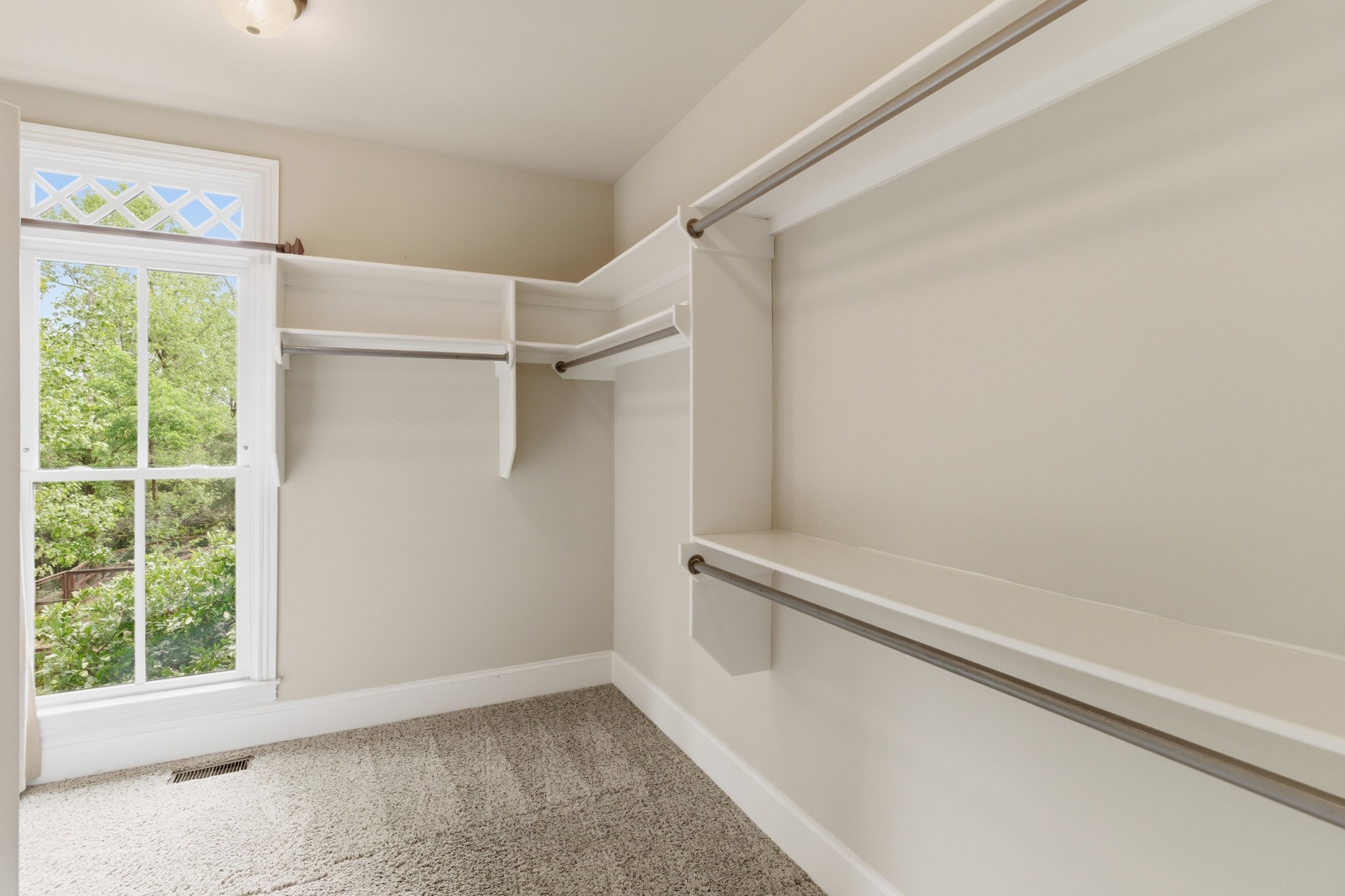 1024 Redmond Ct Property Photo 21
