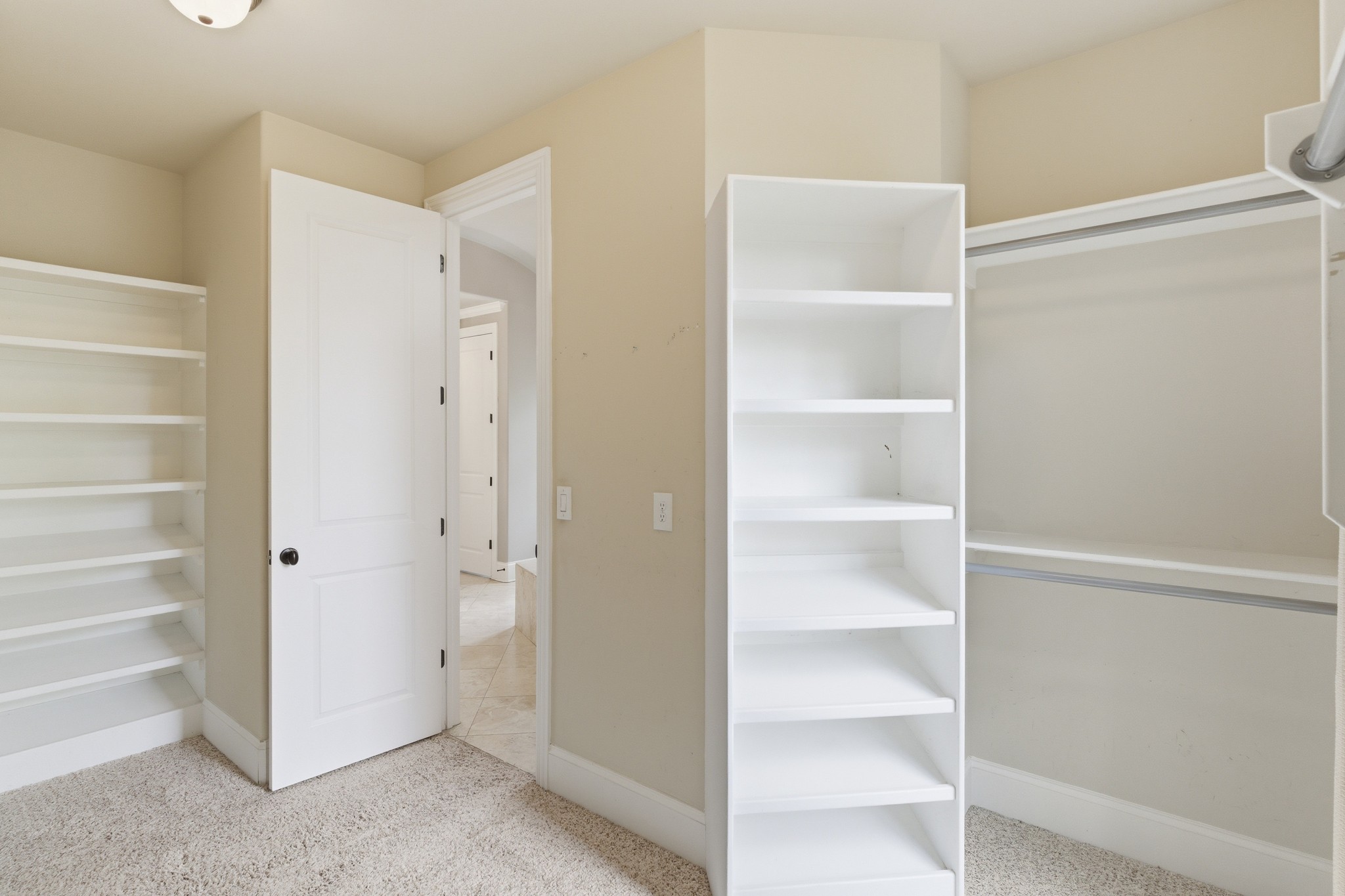 1024 Redmond Ct Property Photo 22