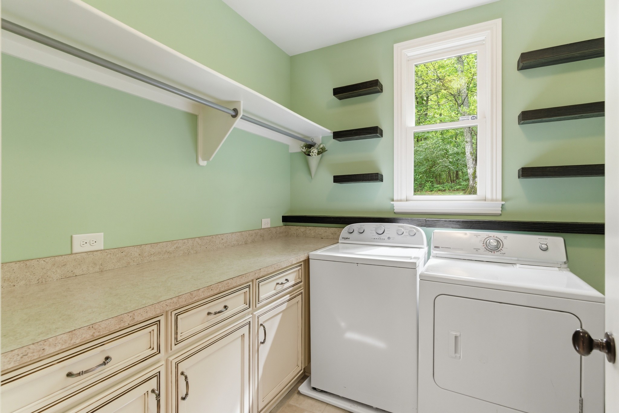 1024 Redmond Ct Property Photo 24