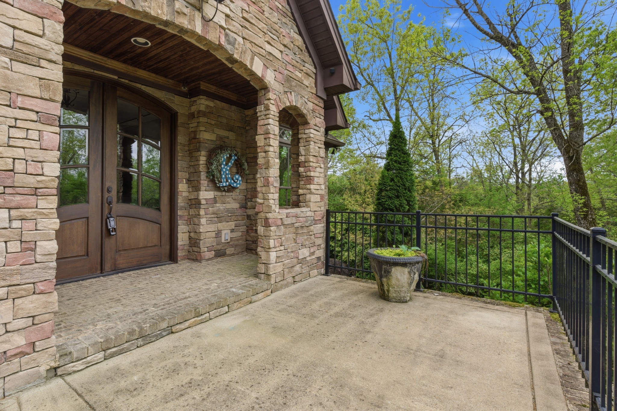 1024 Redmond Ct Property Photo 40