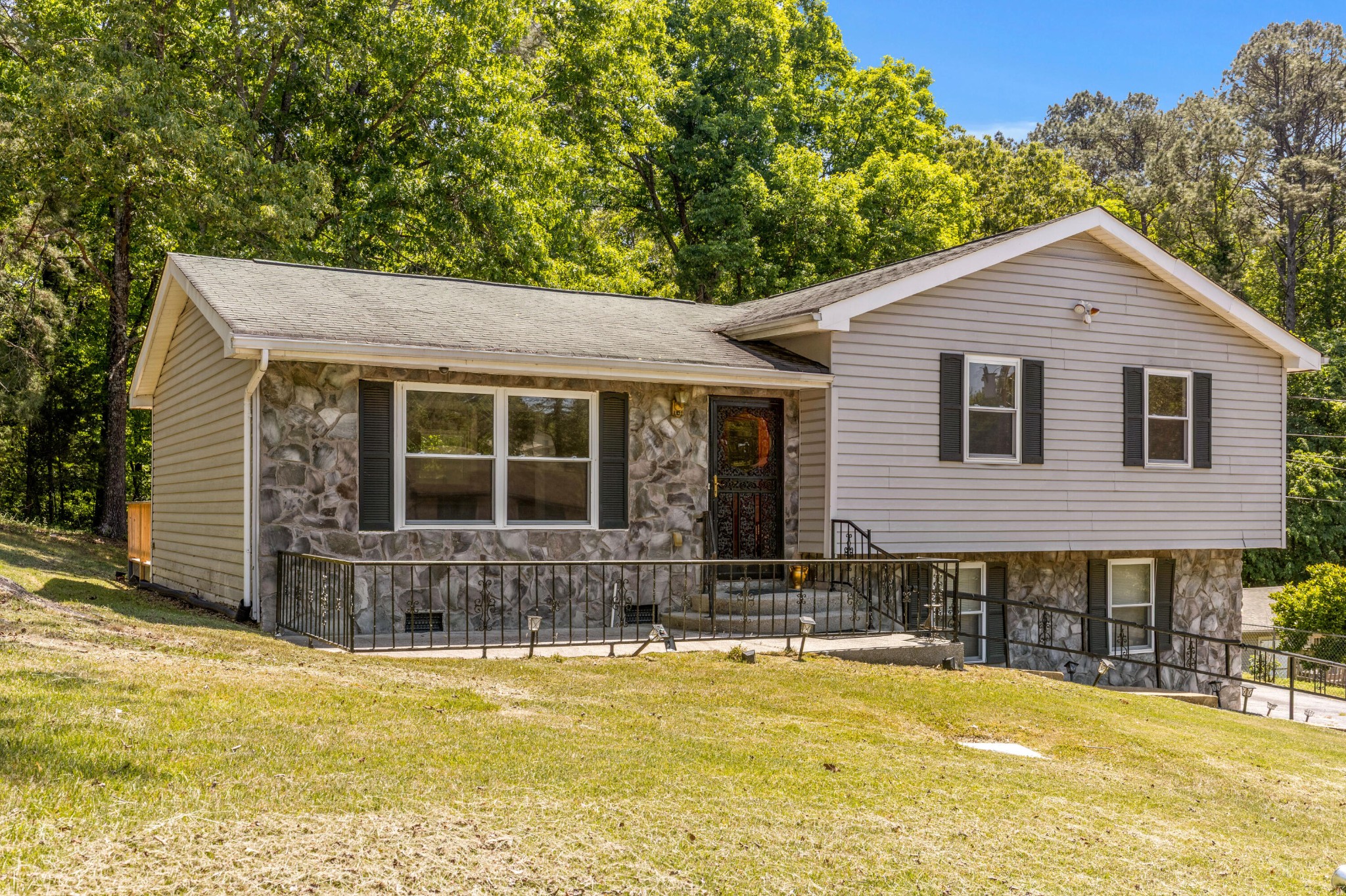 2427 Leann Cir Property Photo 1