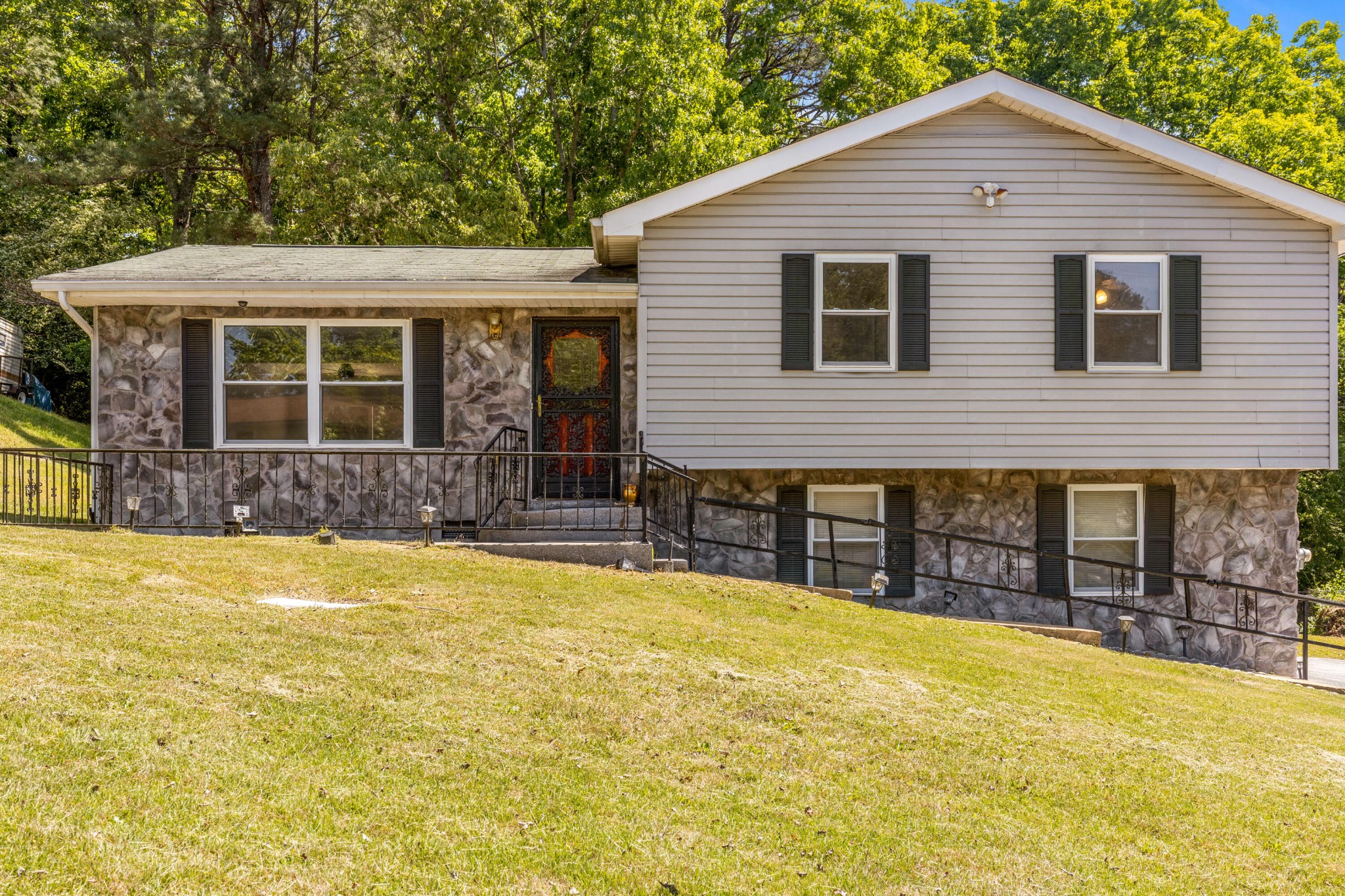 2427 Leann Cir Property Photo 2