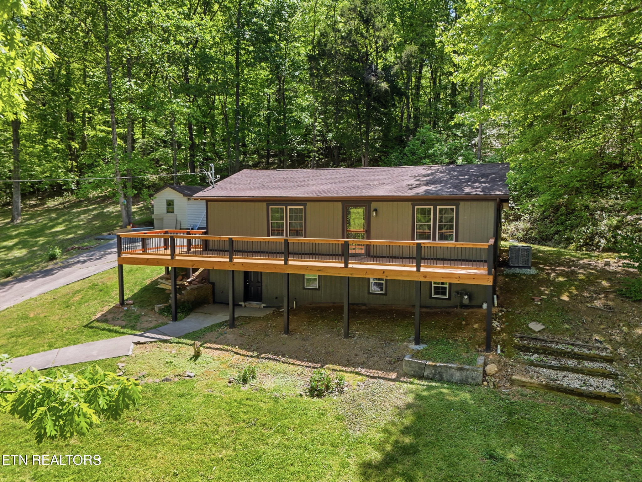 118 Clark Lane Property Photo 1