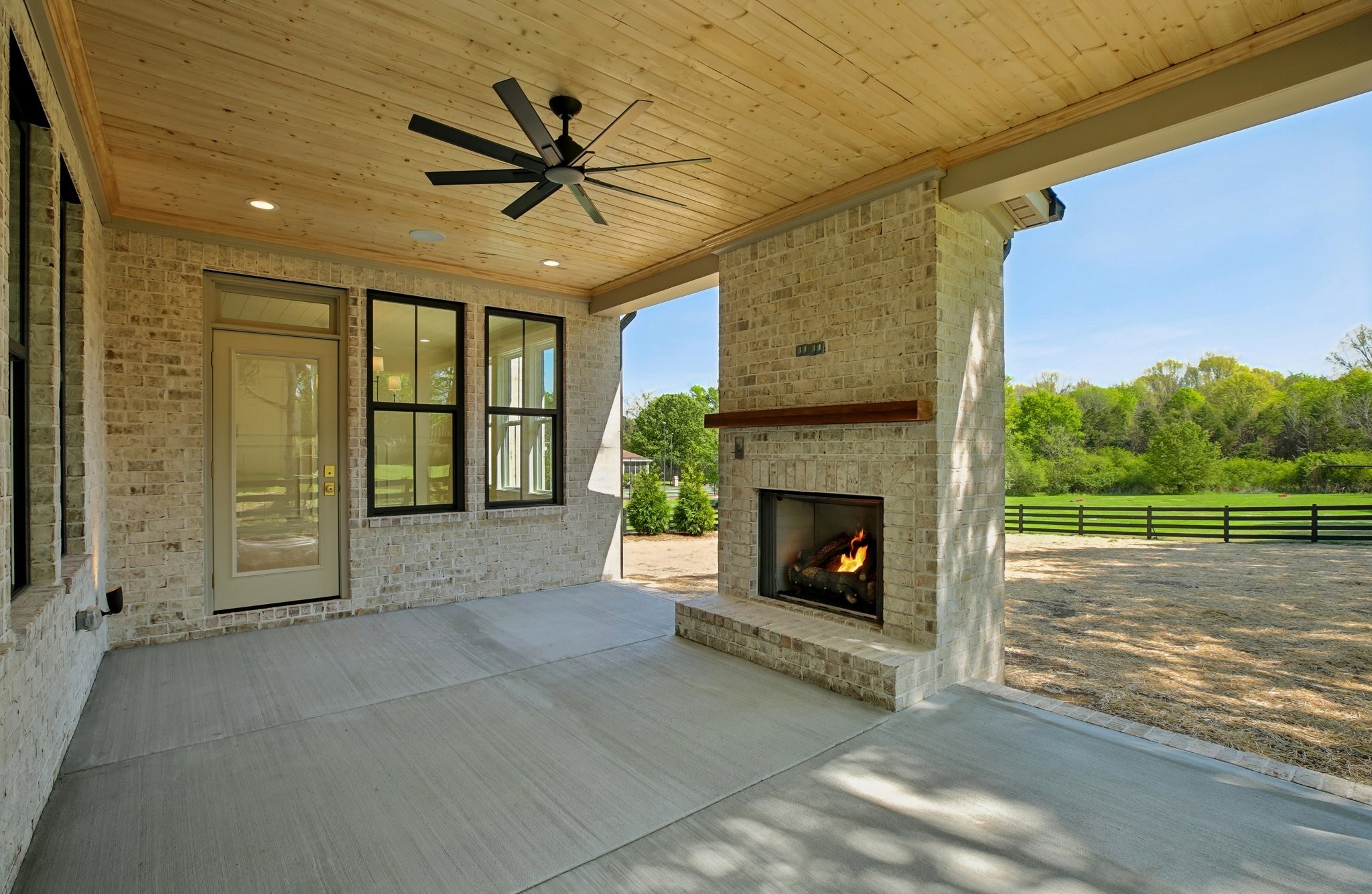 859 Brook Trl Property Photo 5