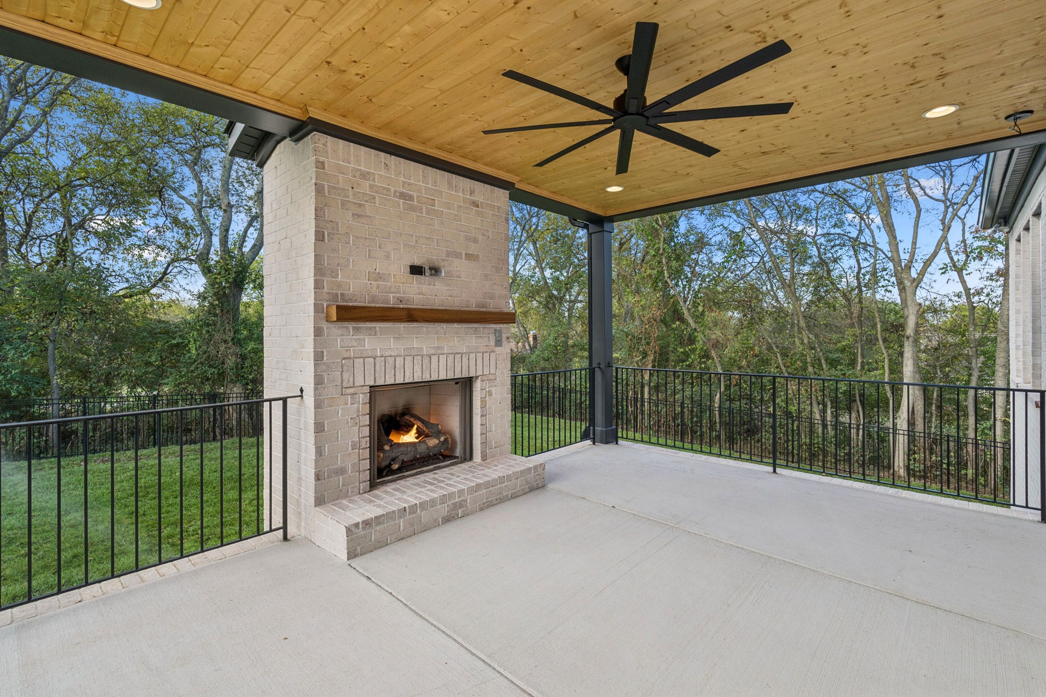 859 Brook Trl Property Photo 12