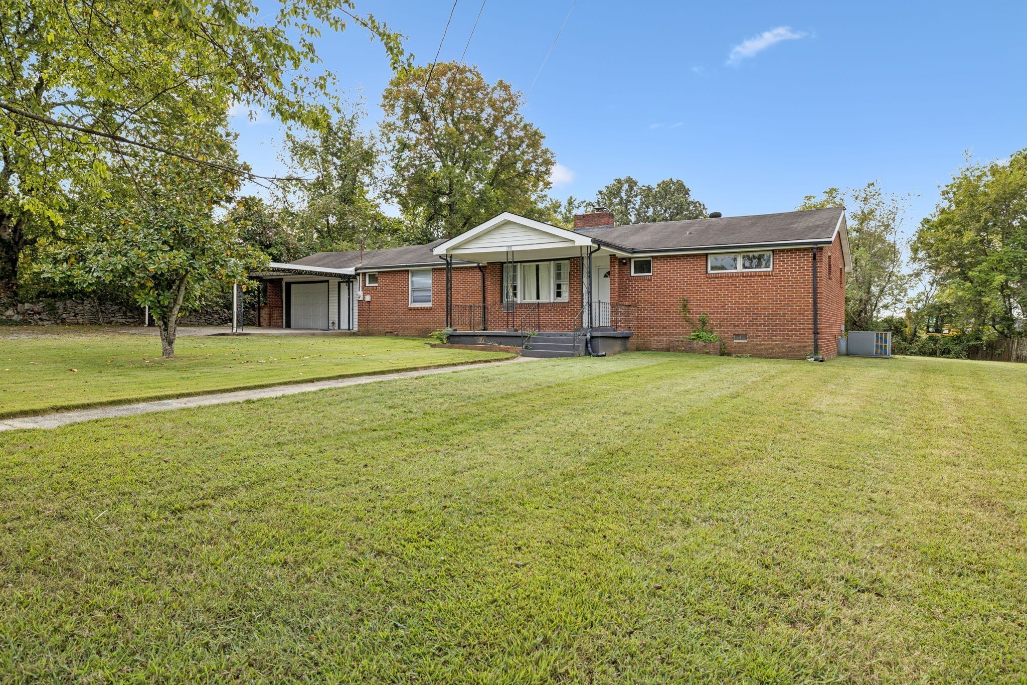 908 Carthage Hwy Property Photo 1