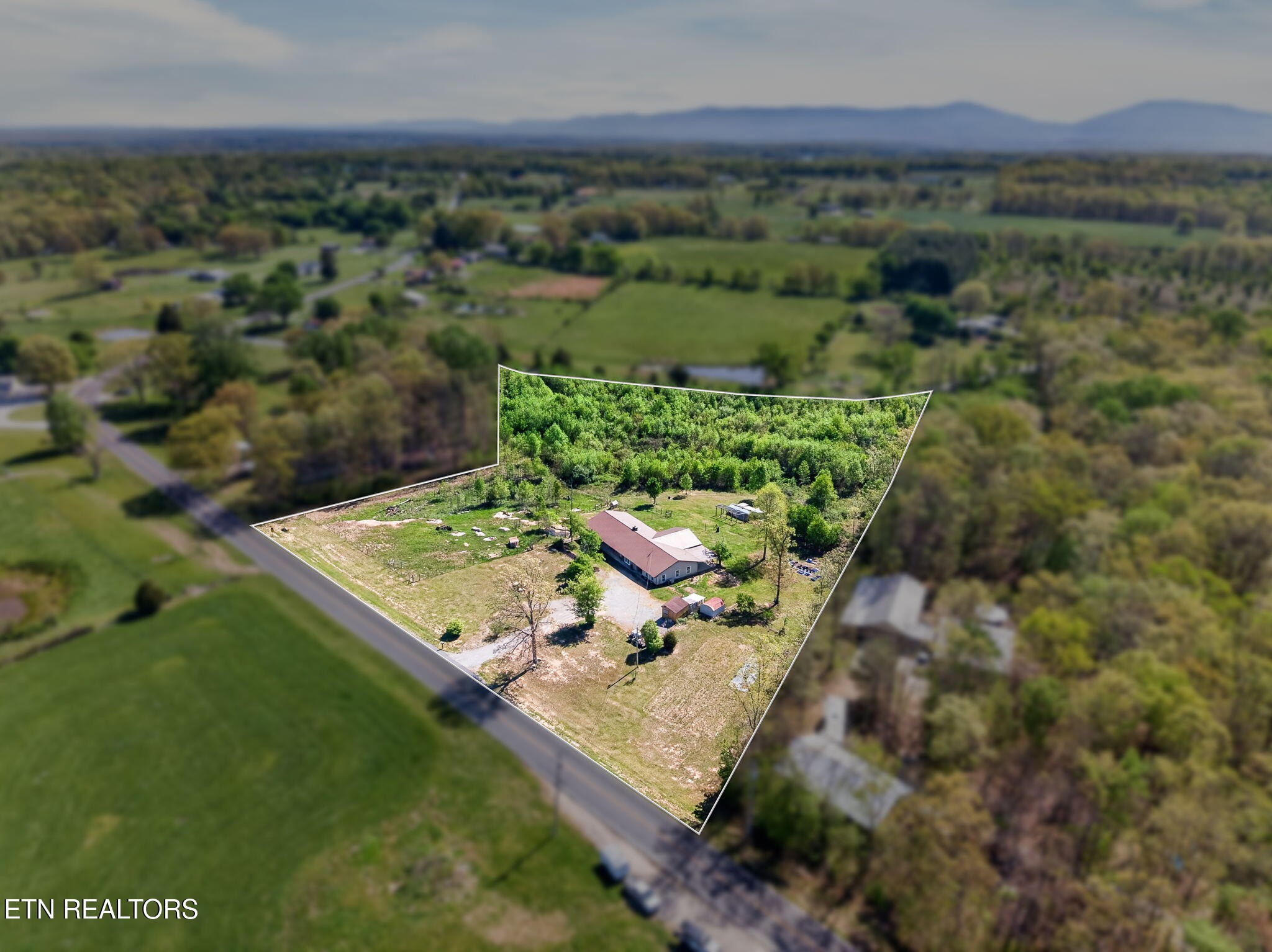 935 Brewer Rd Property Photo 1