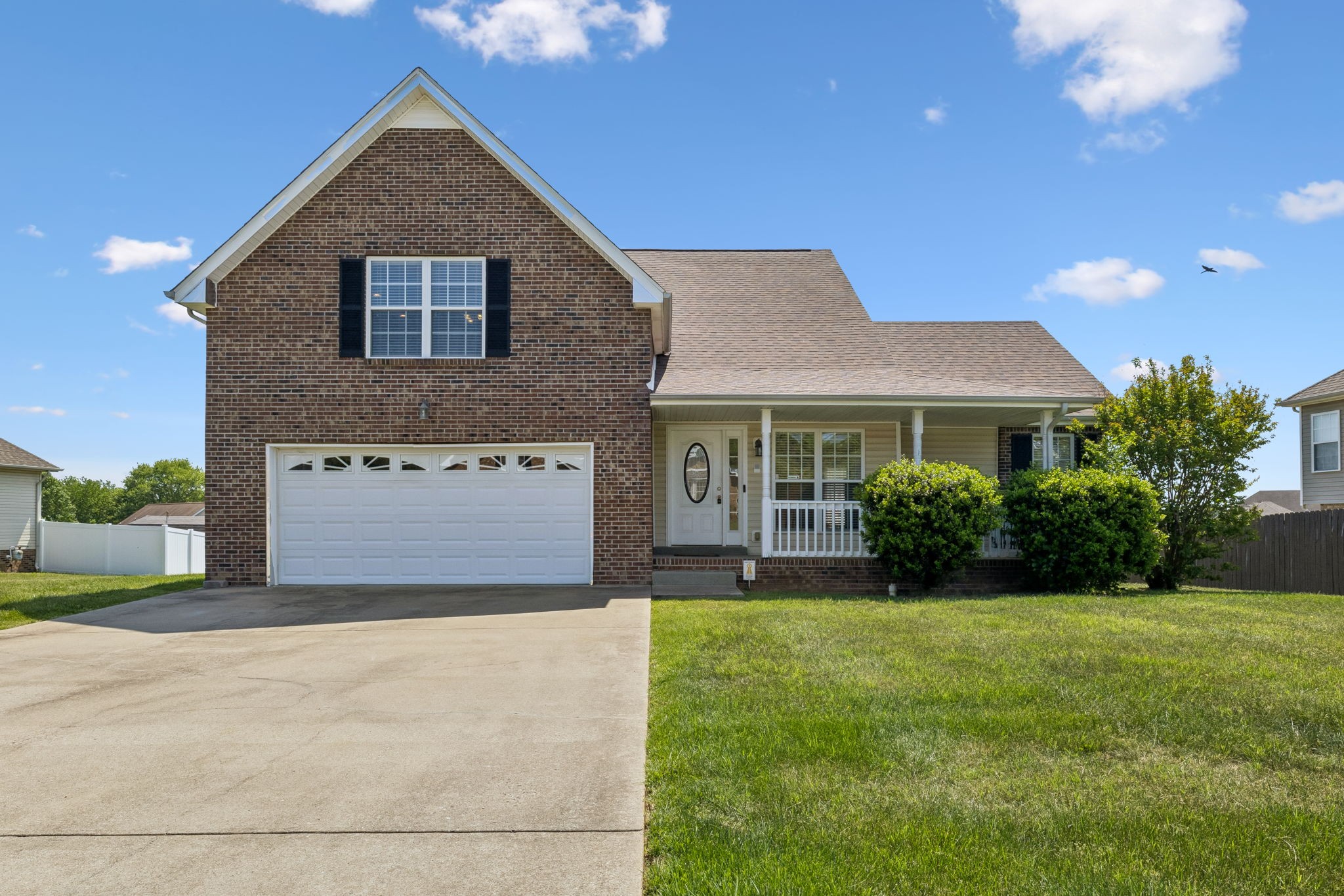 688 Fallbrook Ln Property Photo 1