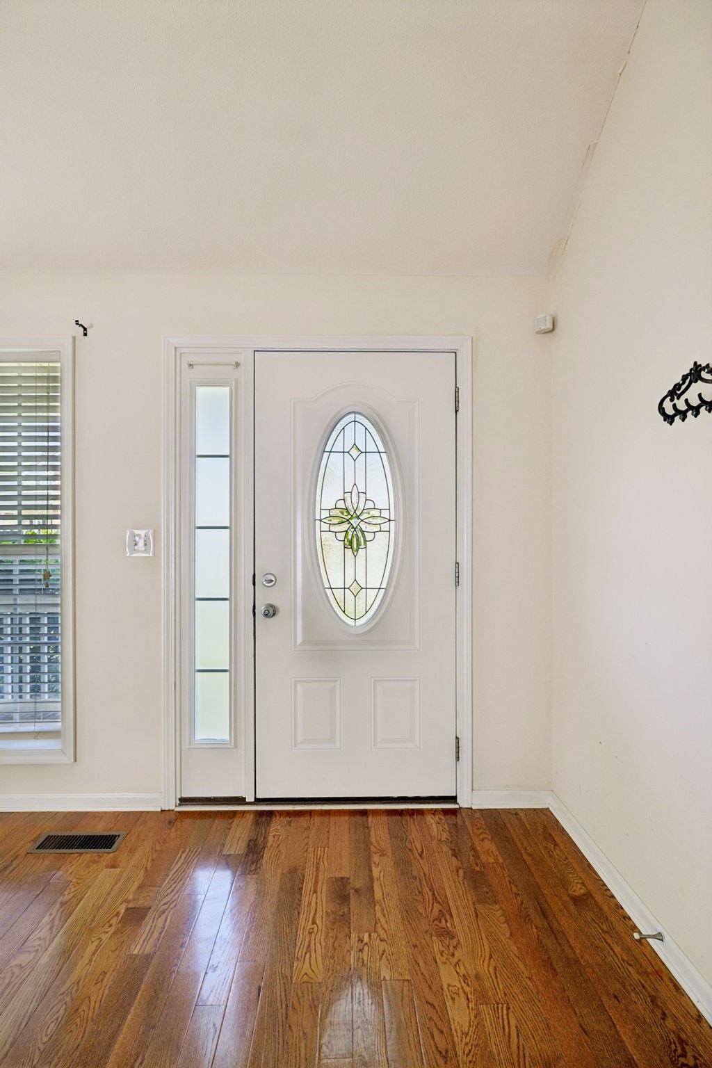 688 Fallbrook Ln Property Photo 6