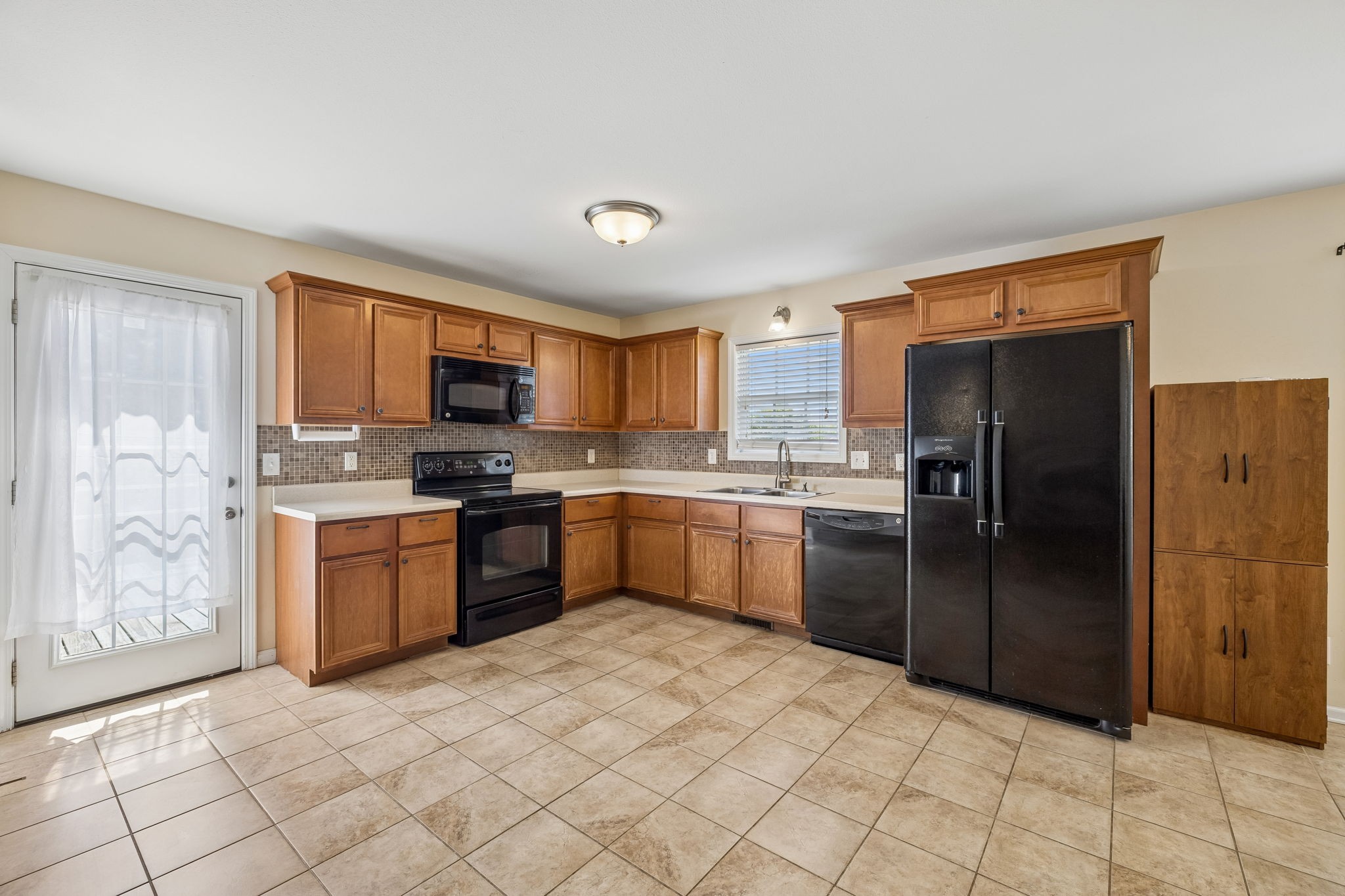 688 Fallbrook Ln Property Photo 9