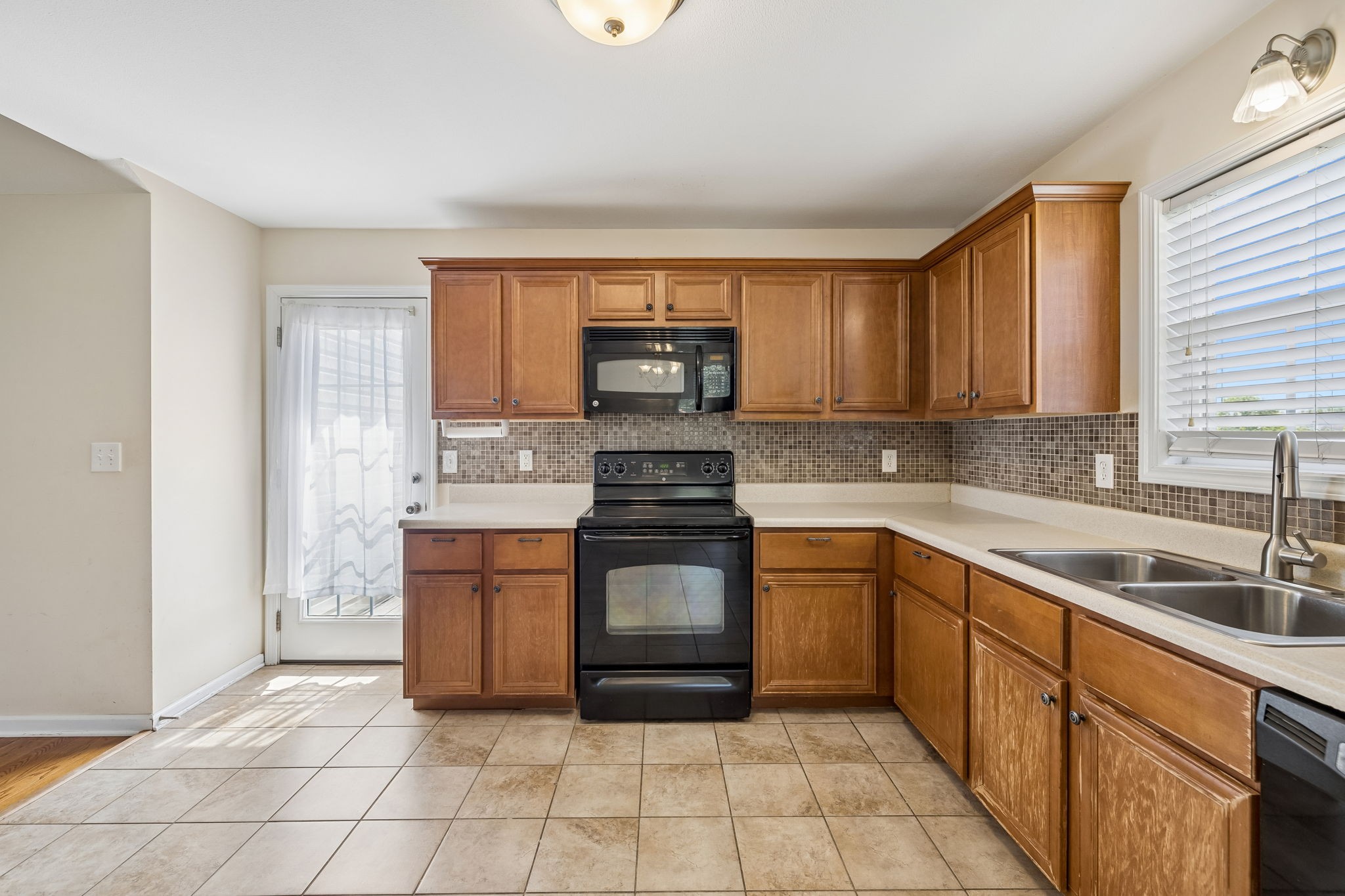 688 Fallbrook Ln Property Photo 11