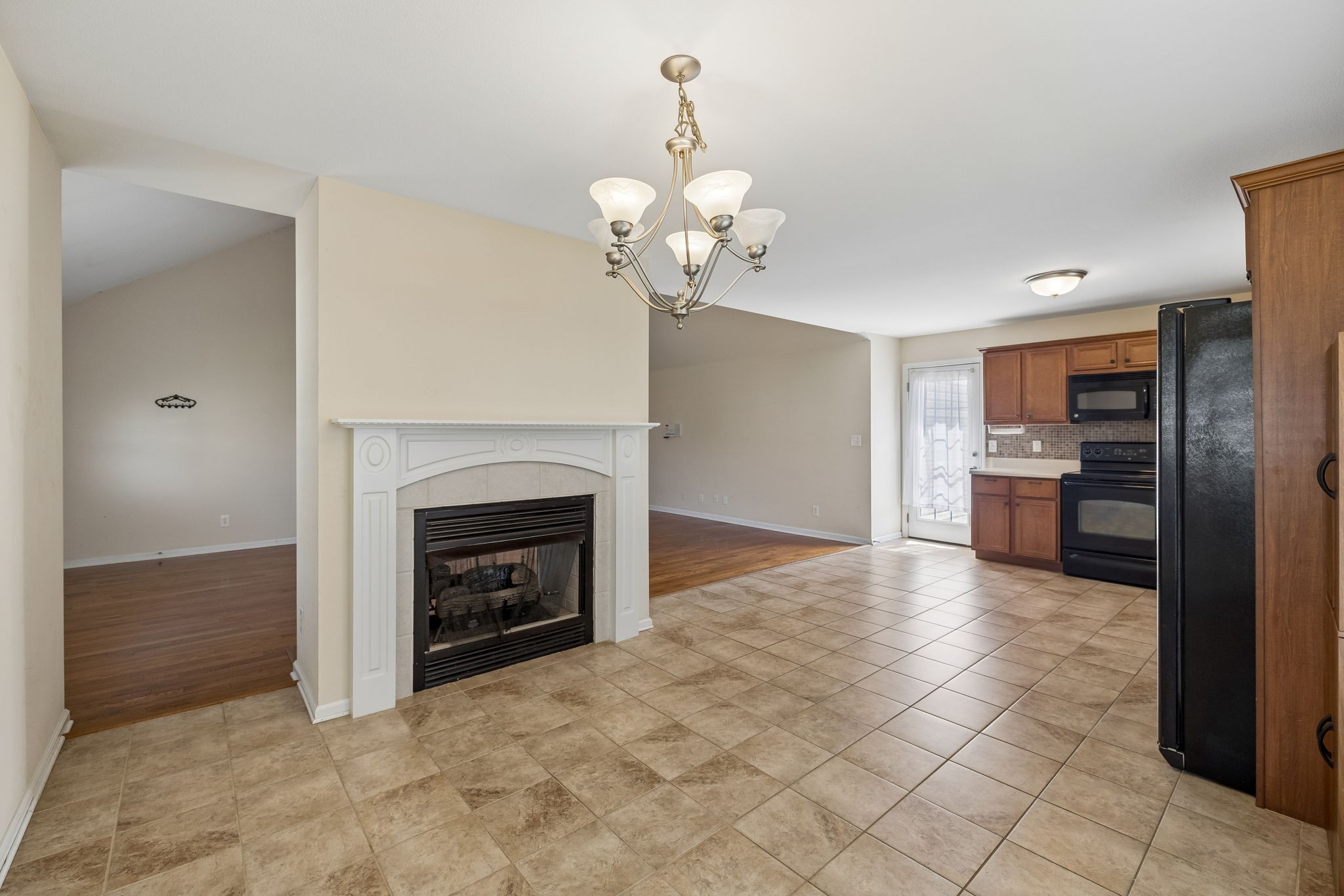 688 Fallbrook Ln Property Photo 14