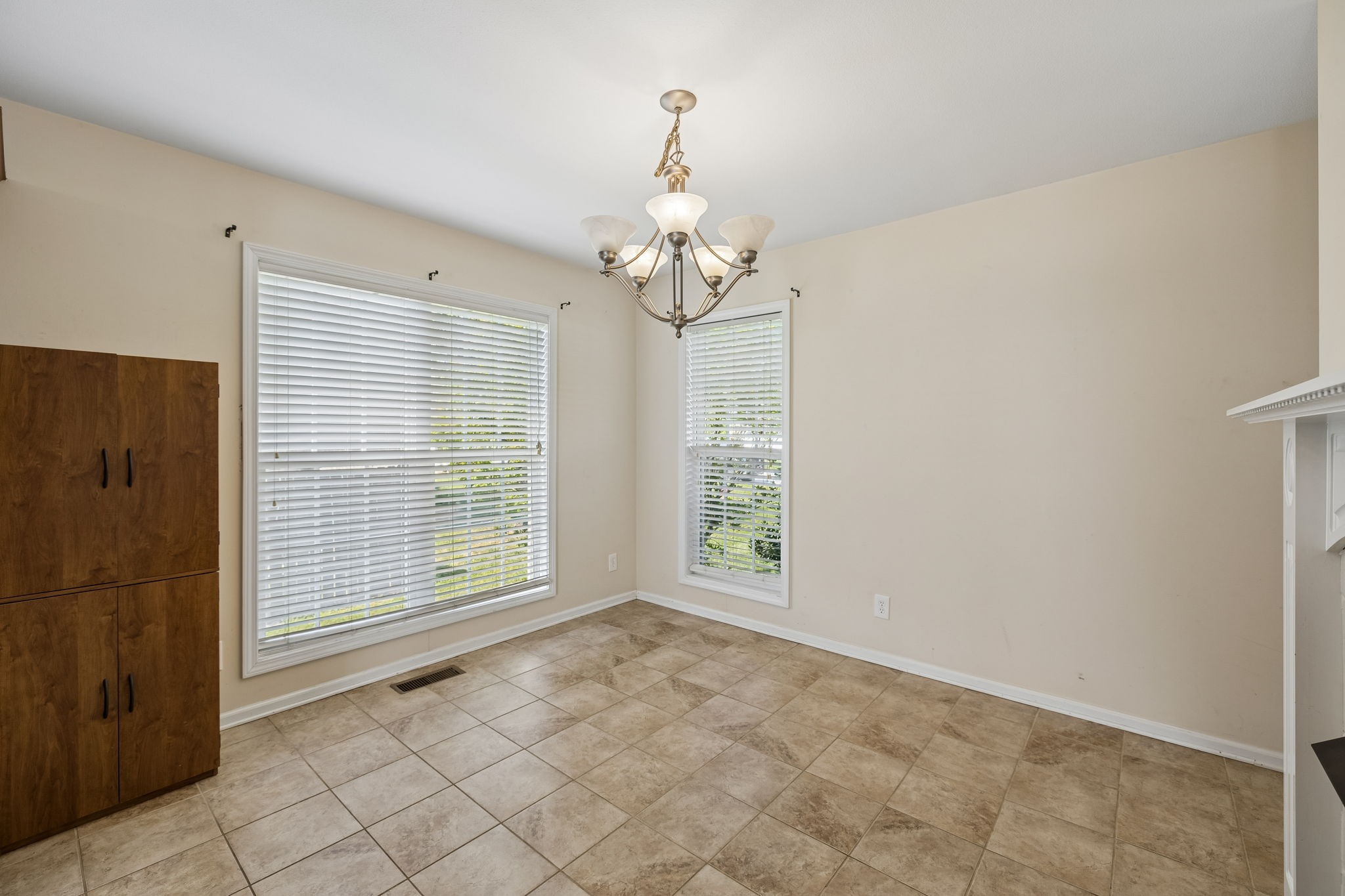 688 Fallbrook Ln Property Photo 16